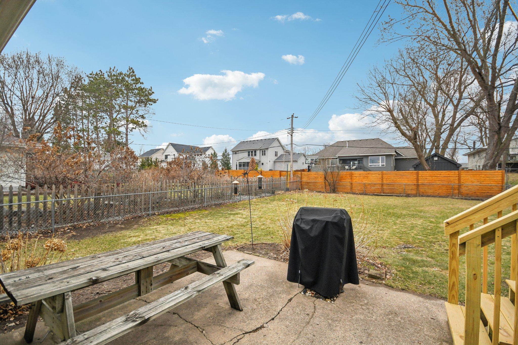 63-web-or-mls-Iona Ln-1104-057.jpg