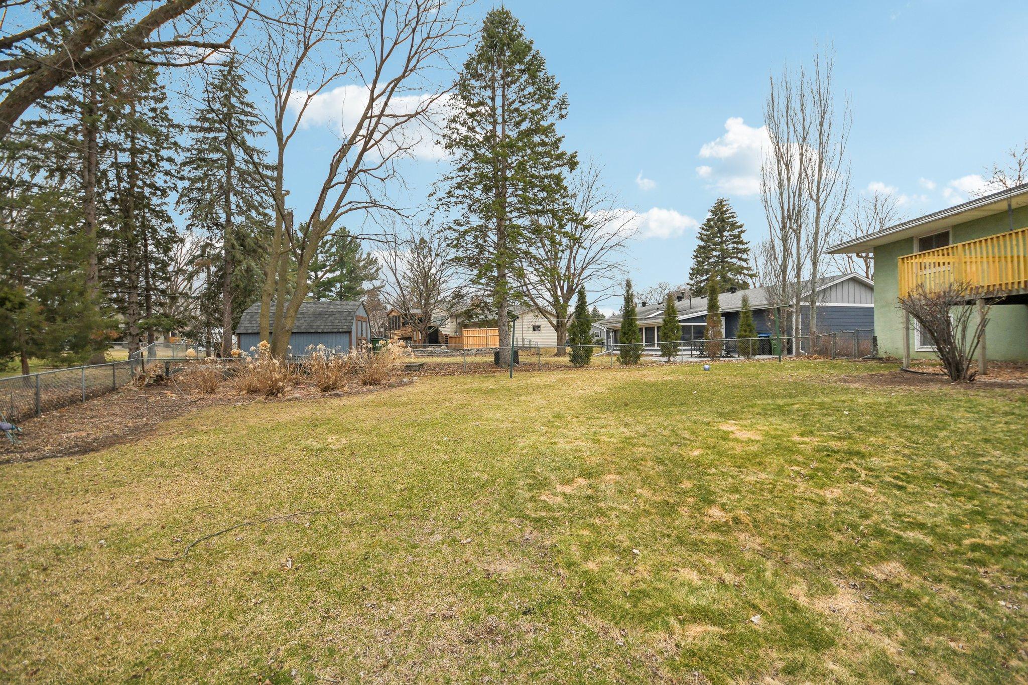 60-web-or-mls-Iona Ln-1104-054.jpg