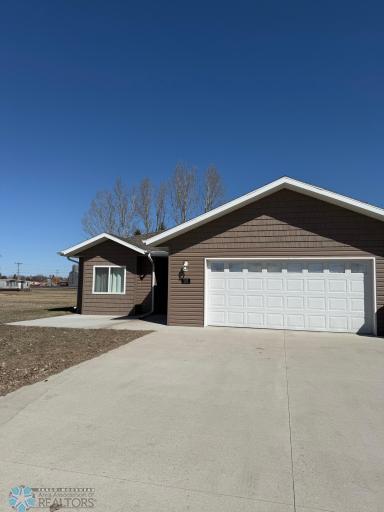 101 Dakota Drive, Hankinson, ND 58041