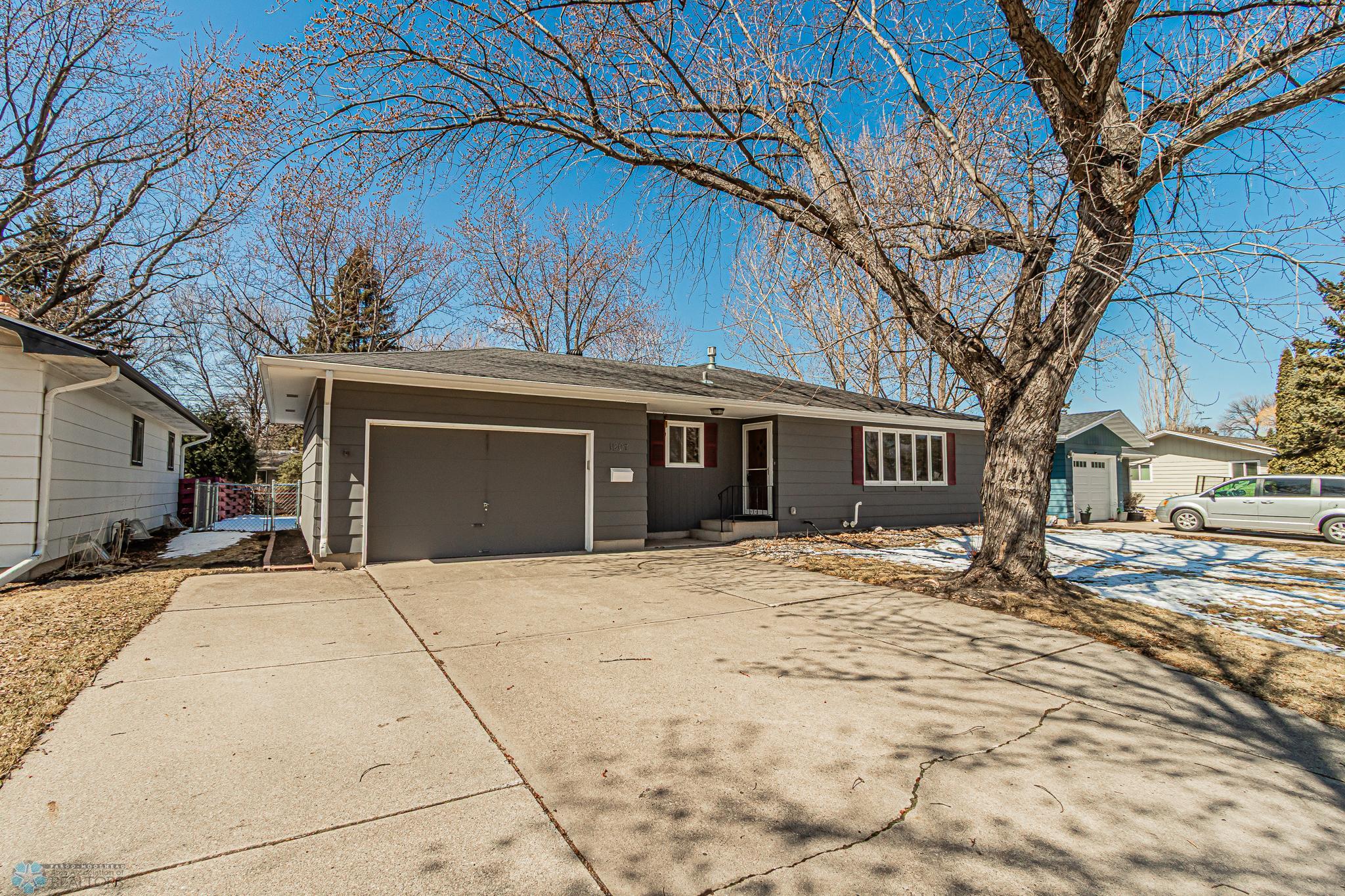 1907 18th St South Moorhead -02.jpg