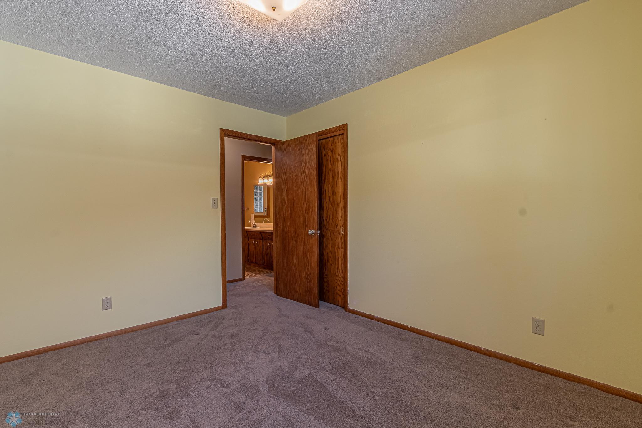 1907 18th St South Moorhead -10.jpg