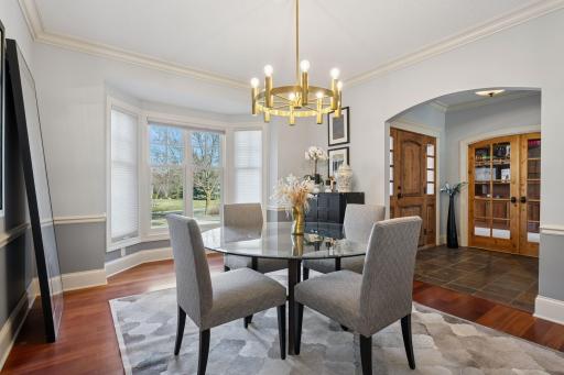 Large formal dining for hosting holidays!