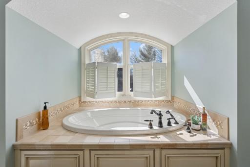 8425 Kelzer Pond Drive, Victoria, MN 55386