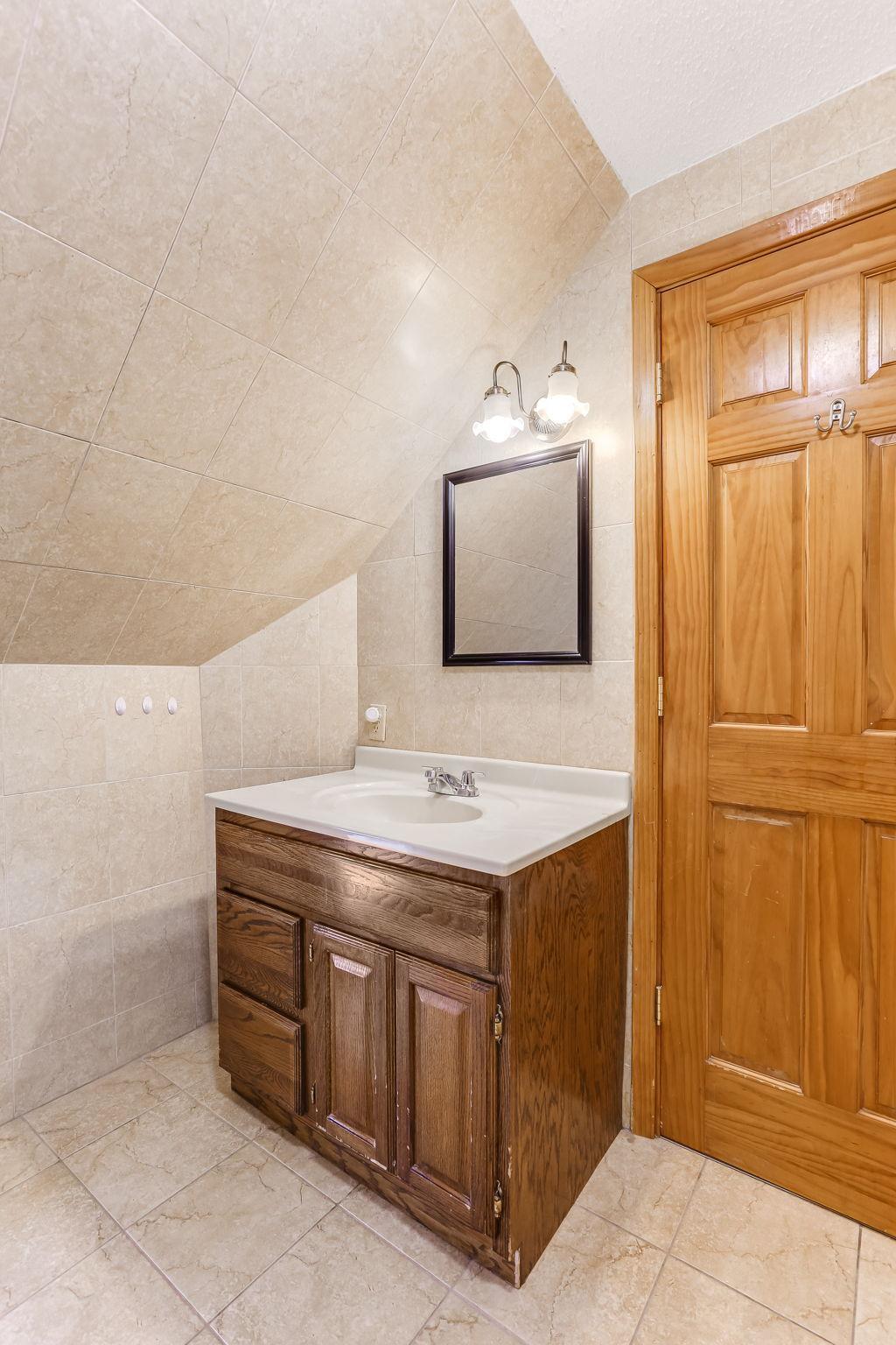 17-web-or-mls-298-W-Cottage-Ave-17.jpg
