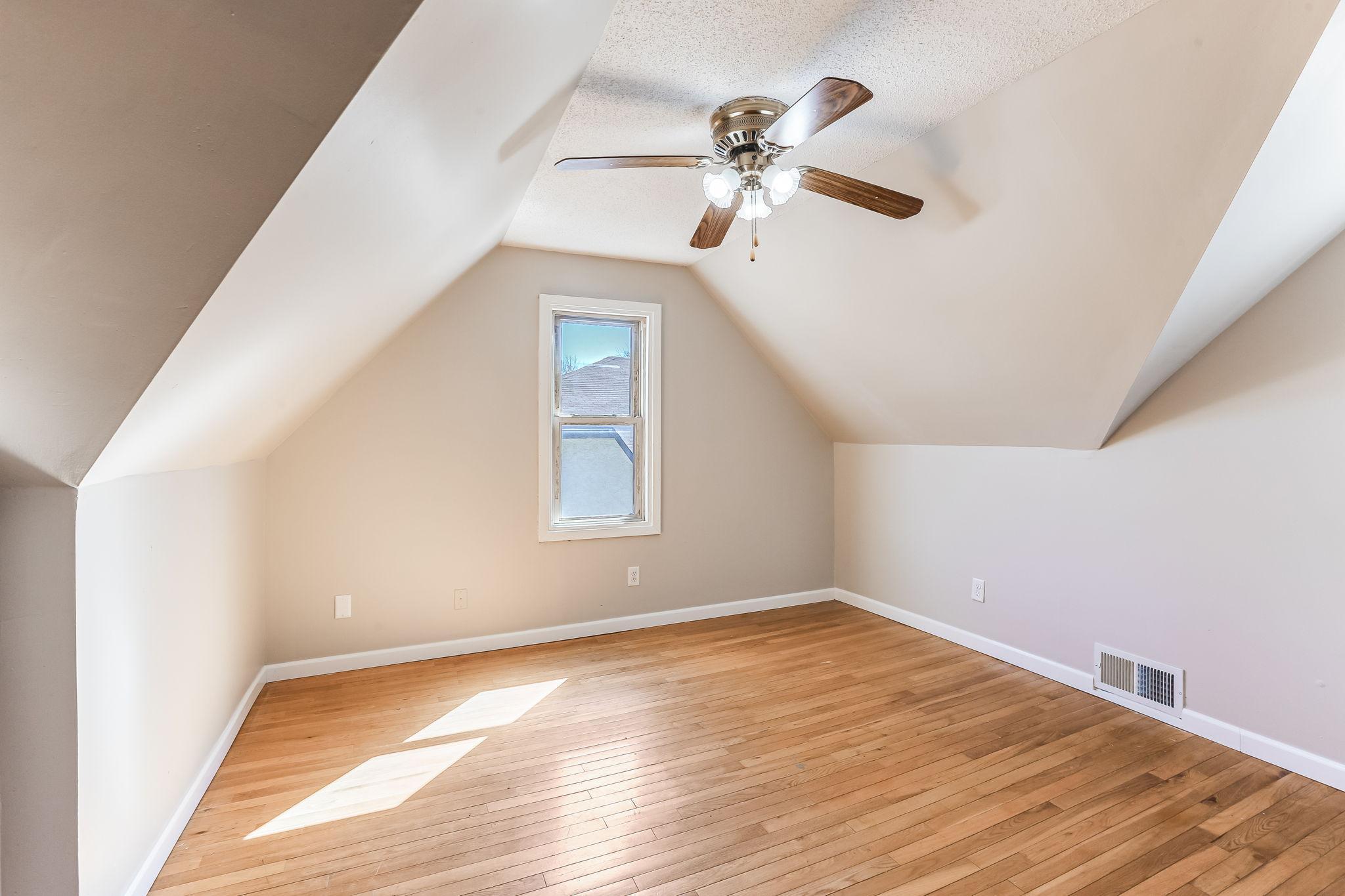 13-web-or-mls-298-W-Cottage-Ave-13.jpg