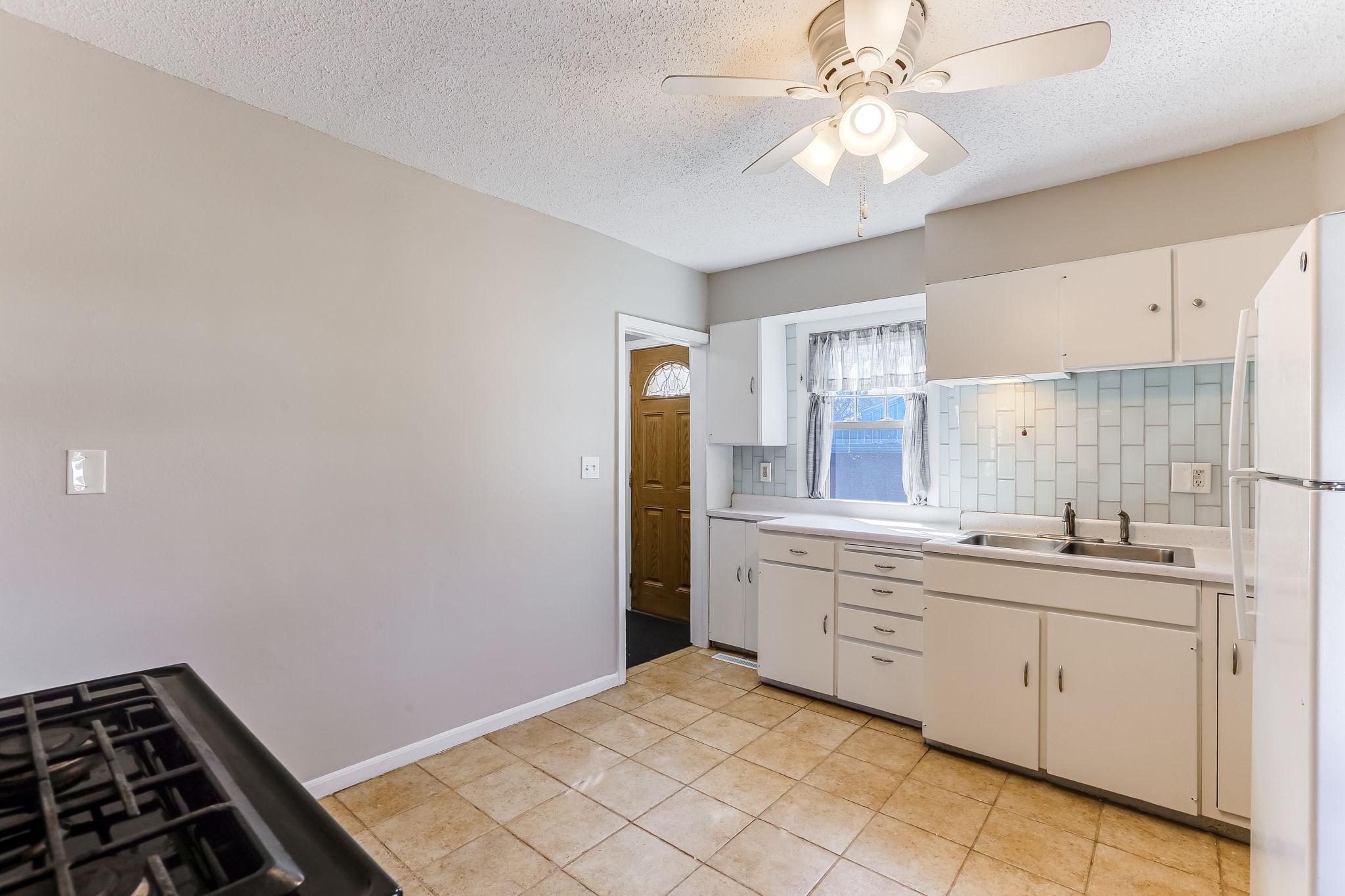 8-web-or-mls-298-W-Cottage-Ave-08.jpg