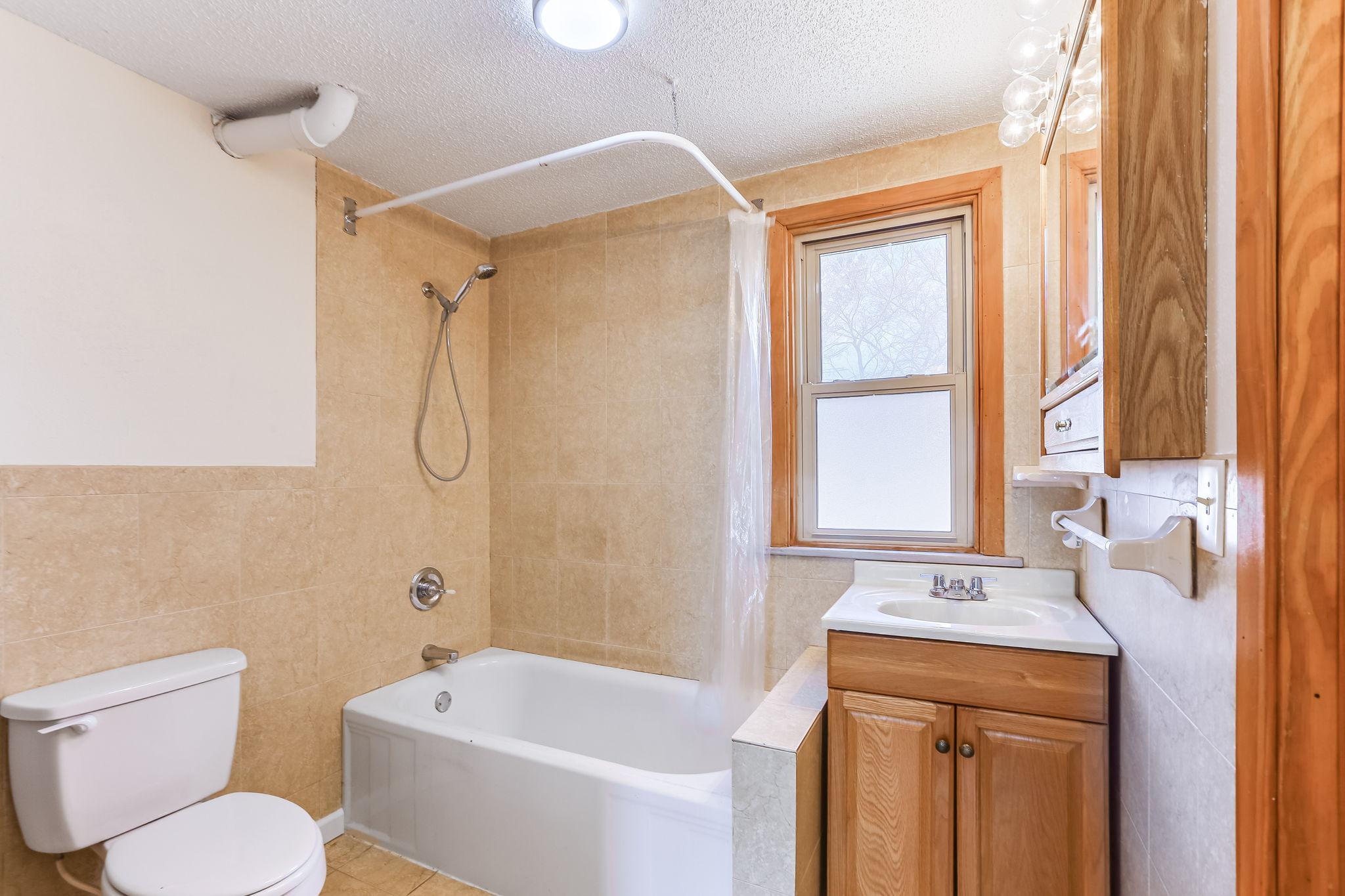 12-web-or-mls-298-W-Cottage-Ave-12.jpg