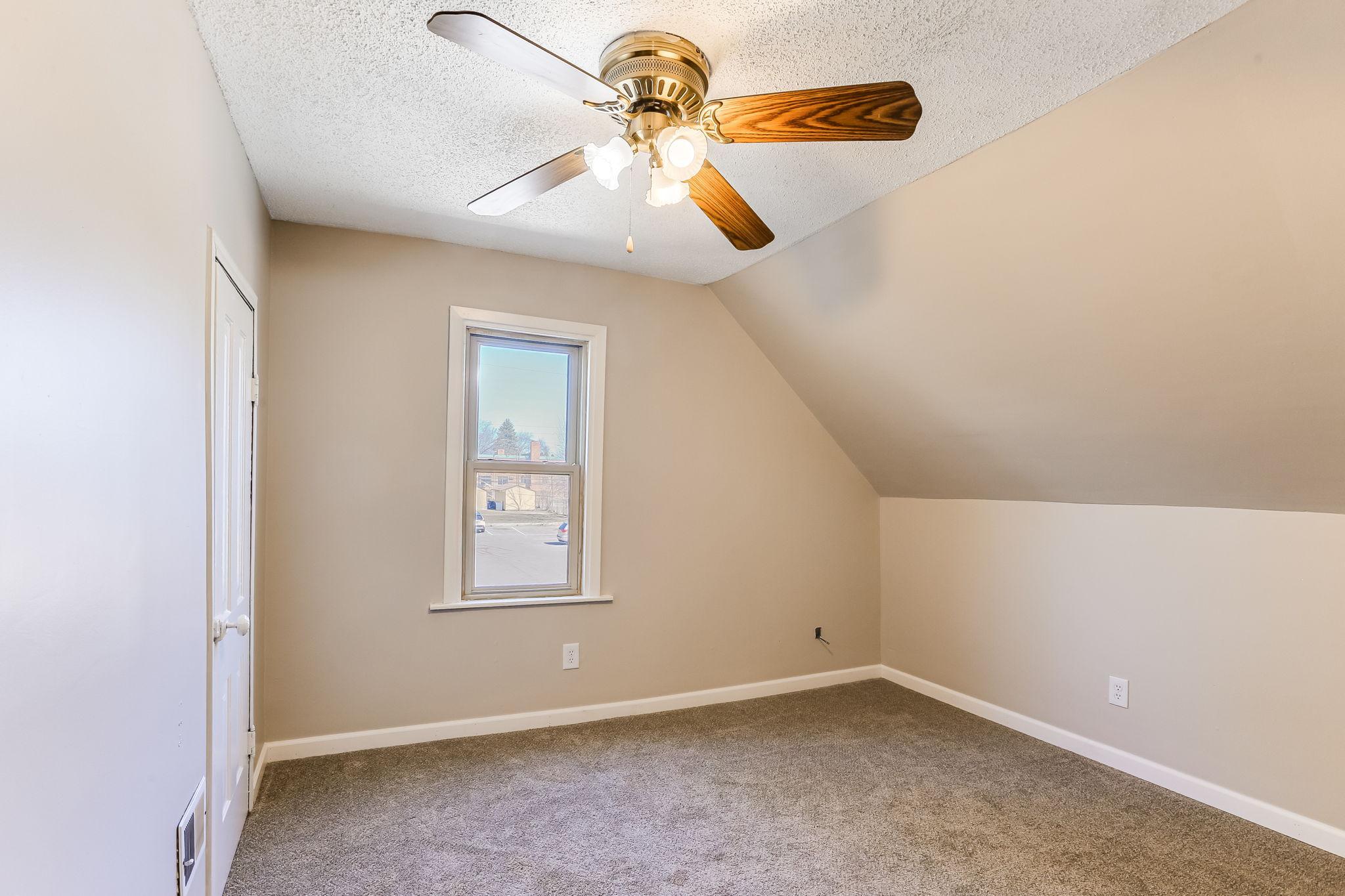 15-web-or-mls-298-W-Cottage-Ave-15.jpg