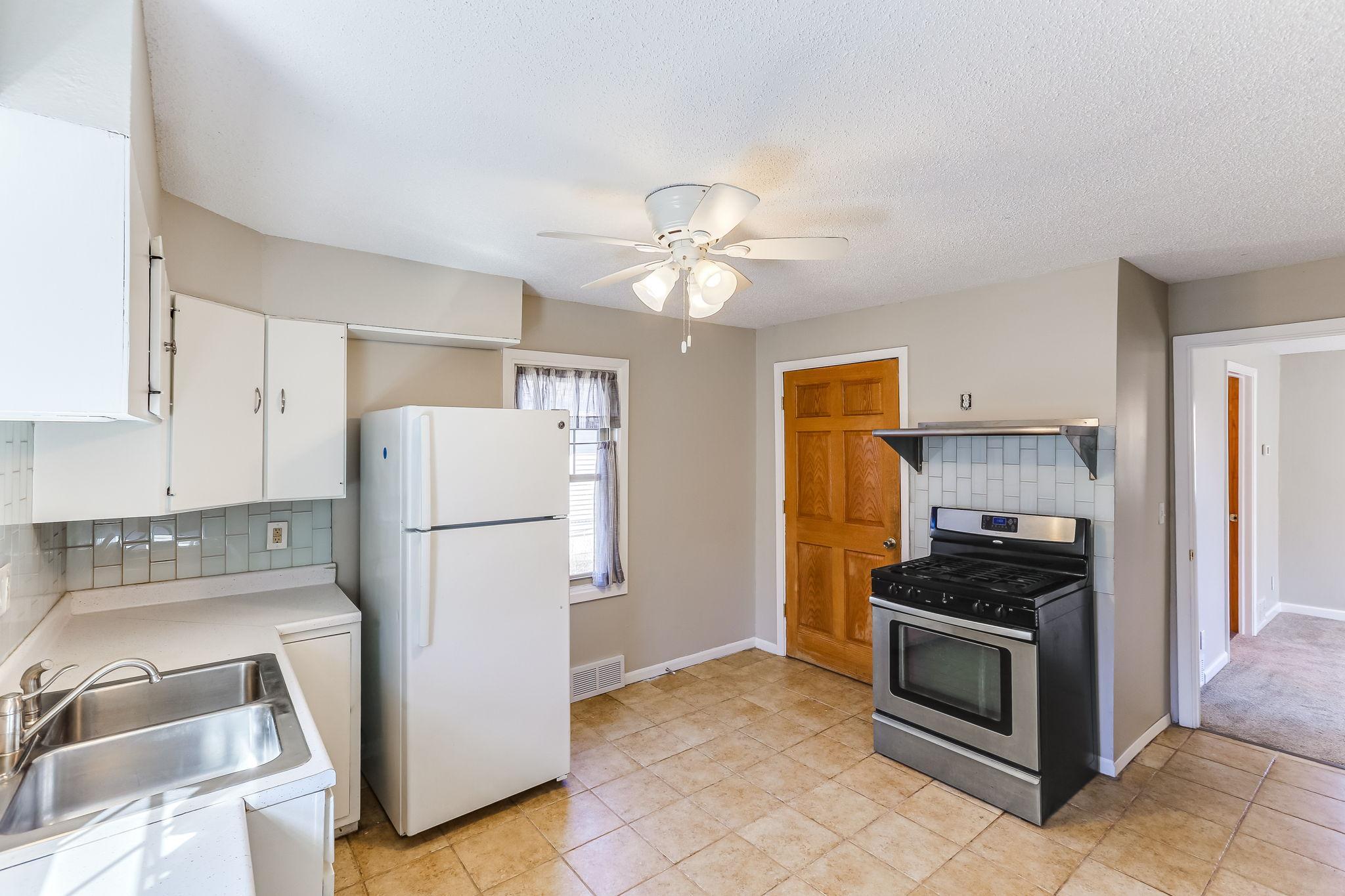 9-web-or-mls-298-W-Cottage-Ave-09.jpg