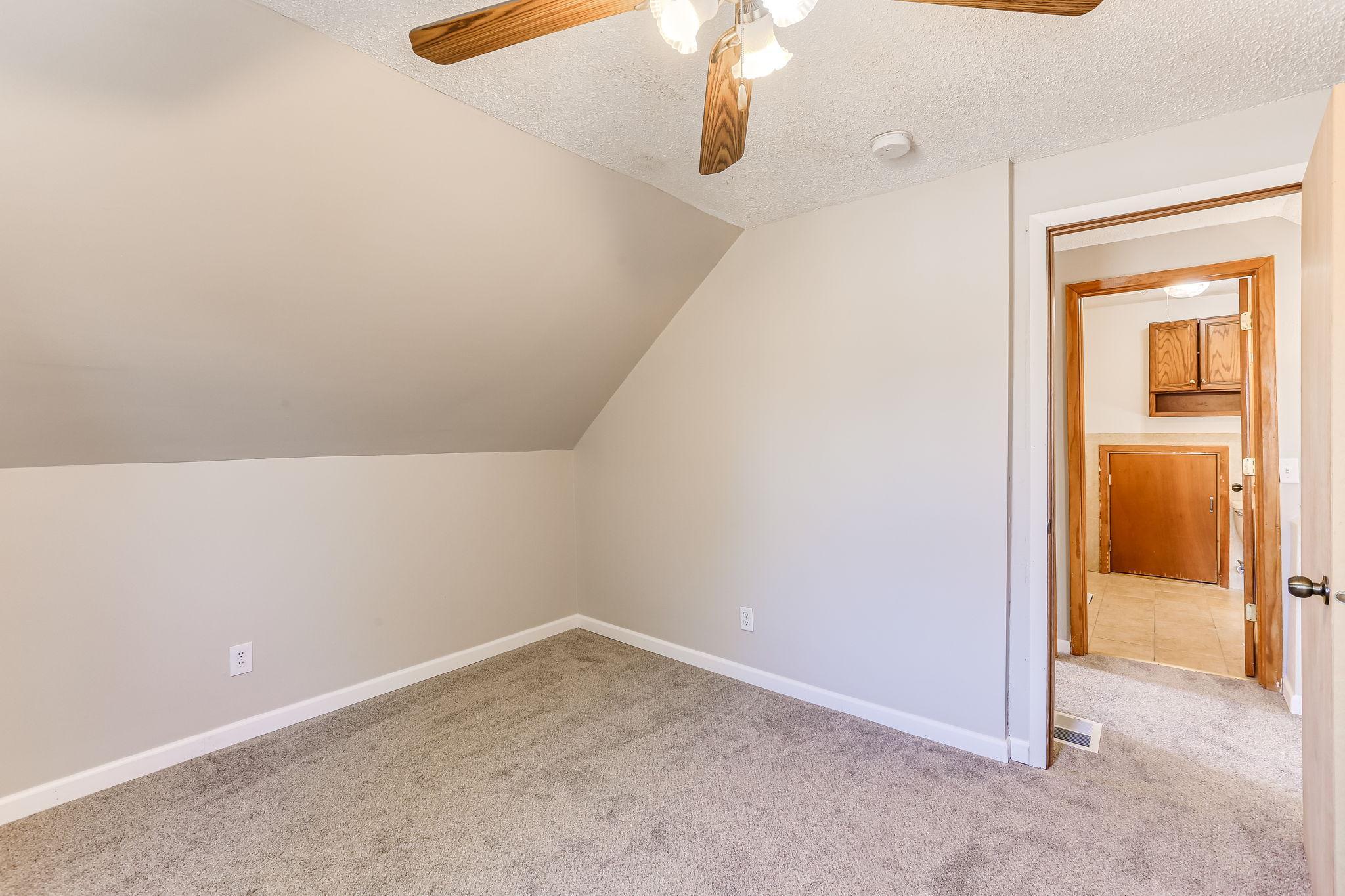 16-web-or-mls-298-W-Cottage-Ave-16.jpg