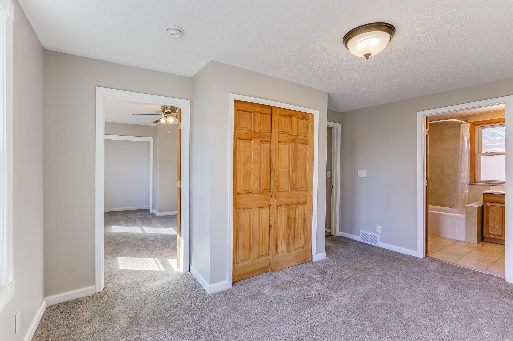 4-web-or-mls-298-W-Cottage-Ave-04.jpg