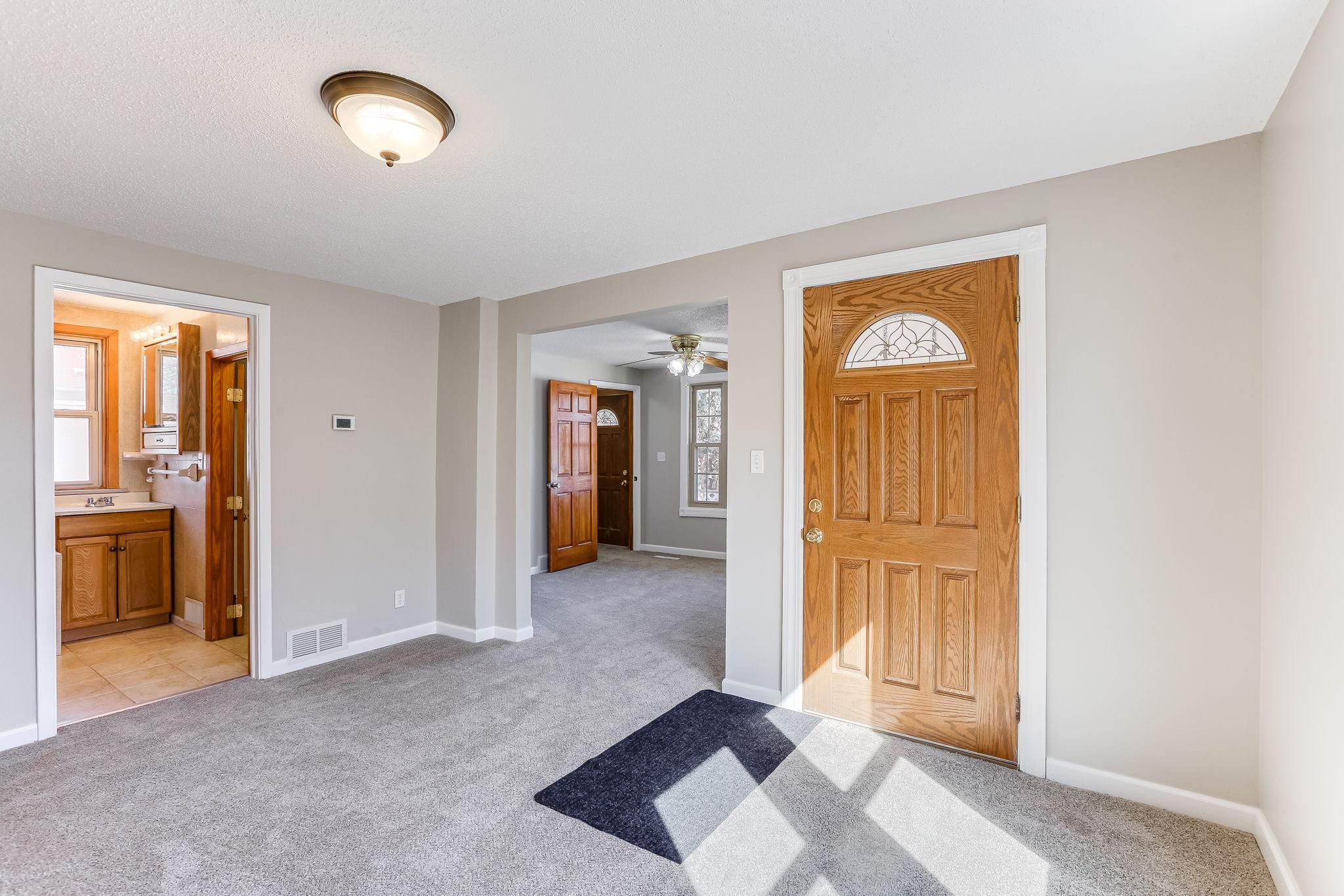 3-web-or-mls-298-W-Cottage-Ave-03.jpg