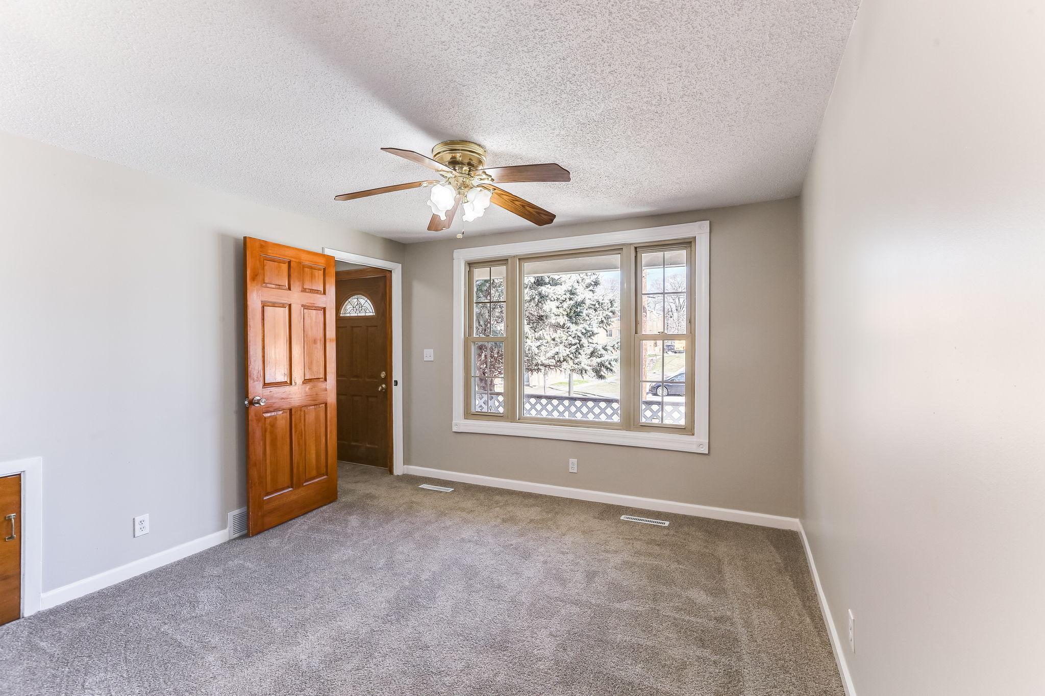 5-web-or-mls-298-W-Cottage-Ave-05.jpg