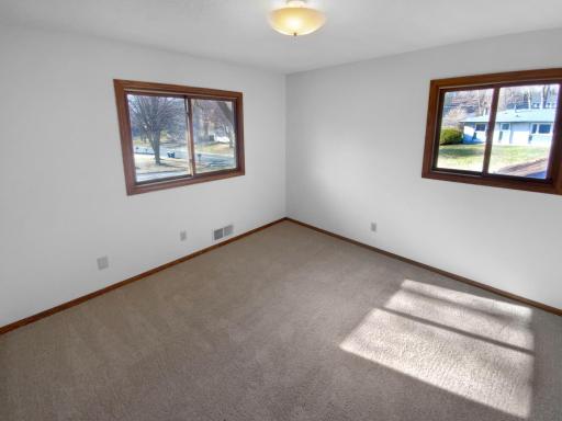 101 Wentworth Place, Burnsville, MN 55337