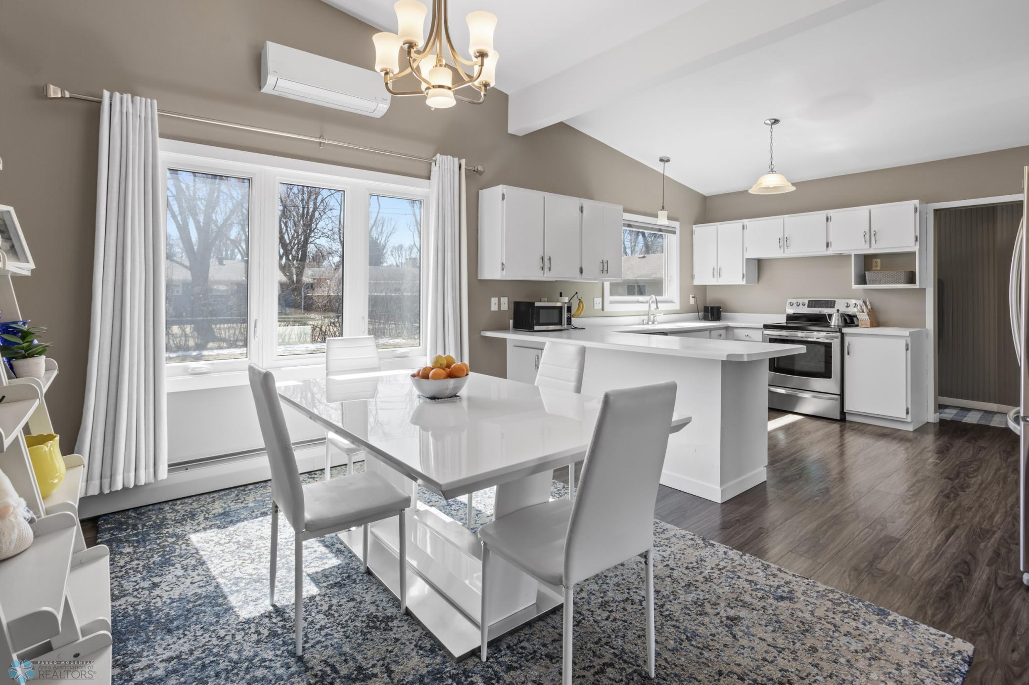 Dining/kitchen