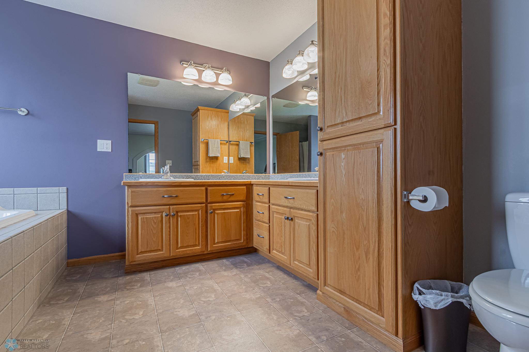 985 32nd St S, Moorhead, MN 56560-15.jpg