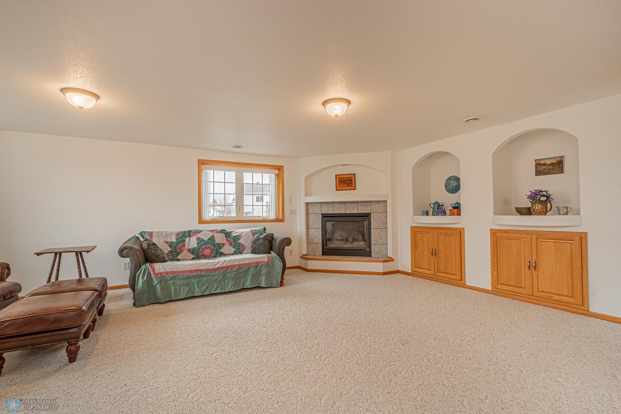 985 32nd St S, Moorhead, MN 56560-17.jpg