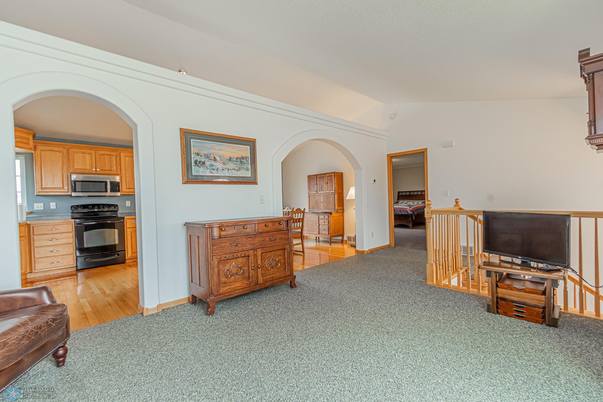 985 32nd St S, Moorhead, MN 56560-04.jpg