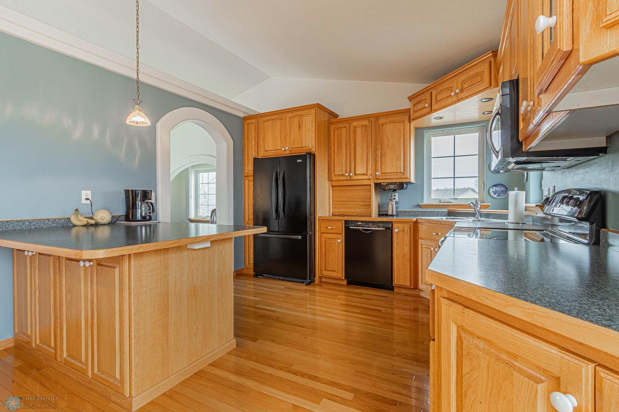 985 32nd St S, Moorhead, MN 56560-08.jpg