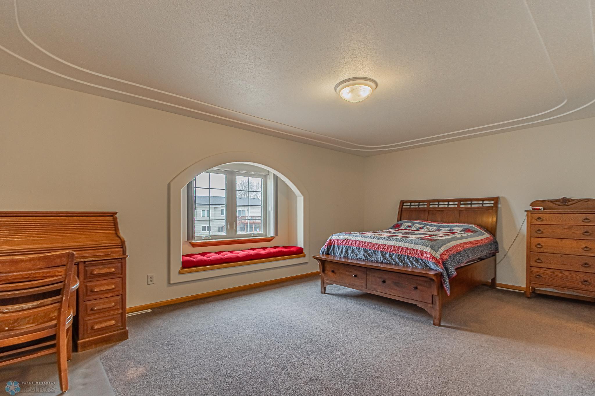 985 32nd St S, Moorhead, MN 56560-12.jpg