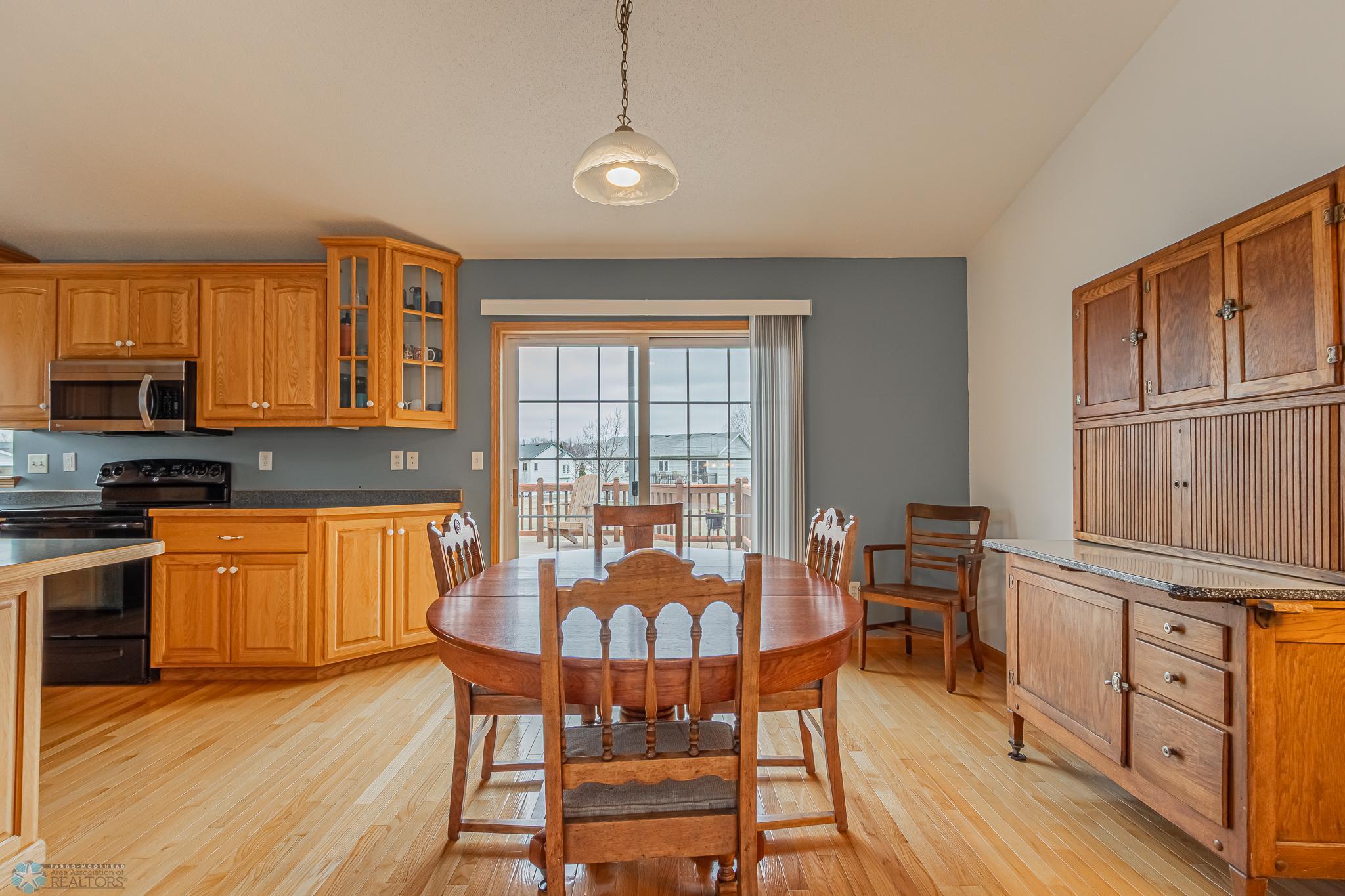 985 32nd St S, Moorhead, MN 56560-10.jpg