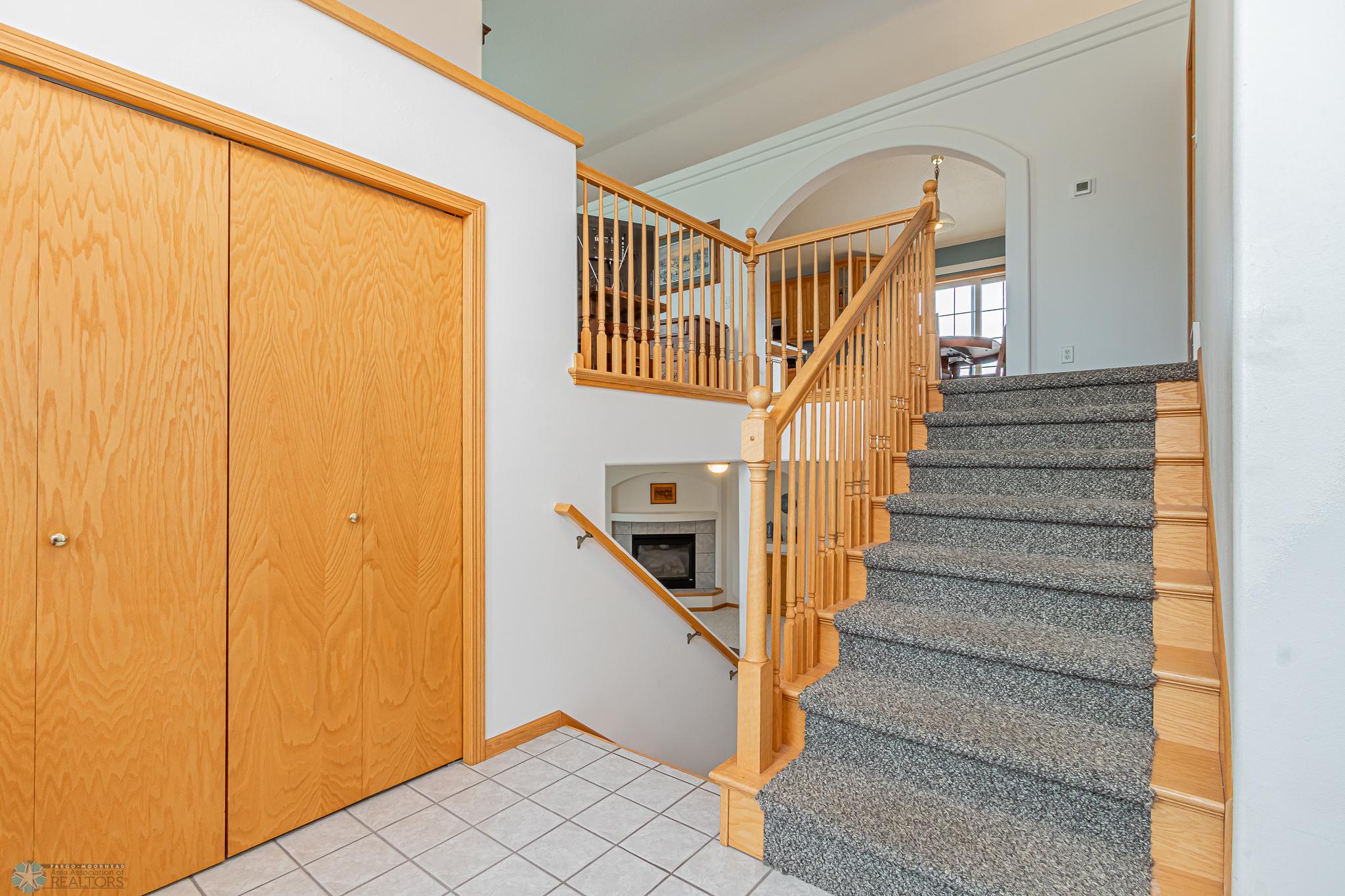 985 32nd St S, Moorhead, MN 56560-01.jpg