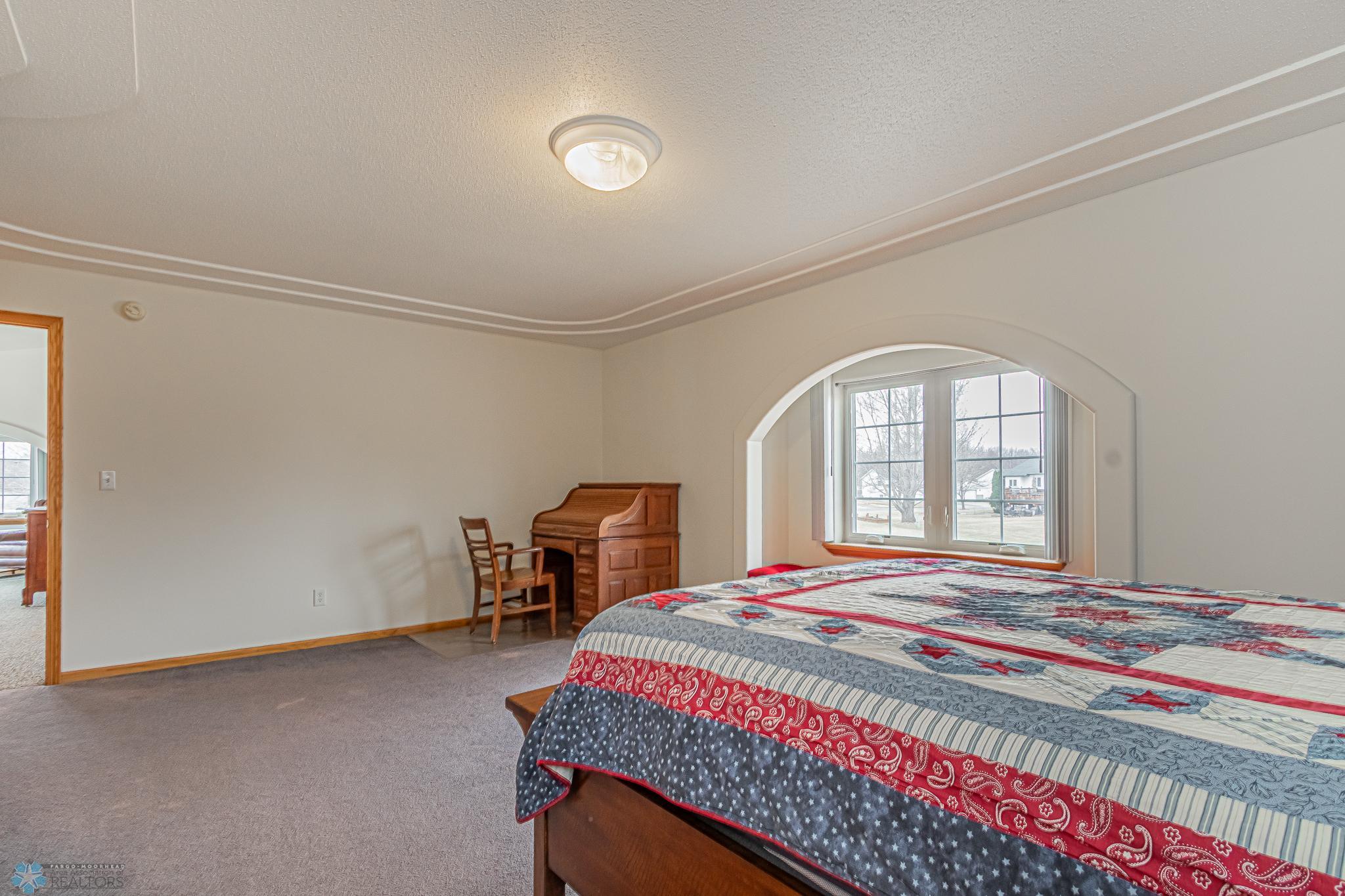 985 32nd St S, Moorhead, MN 56560-14.jpg