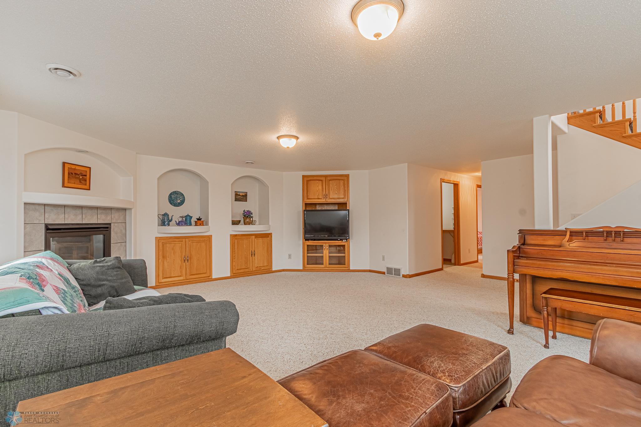 985 32nd St S, Moorhead, MN 56560-18.jpg
