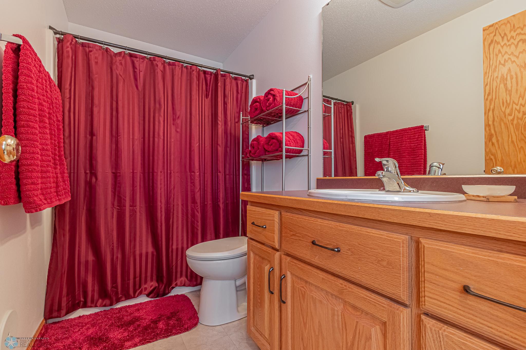 985 32nd St S, Moorhead, MN 56560-25.jpg