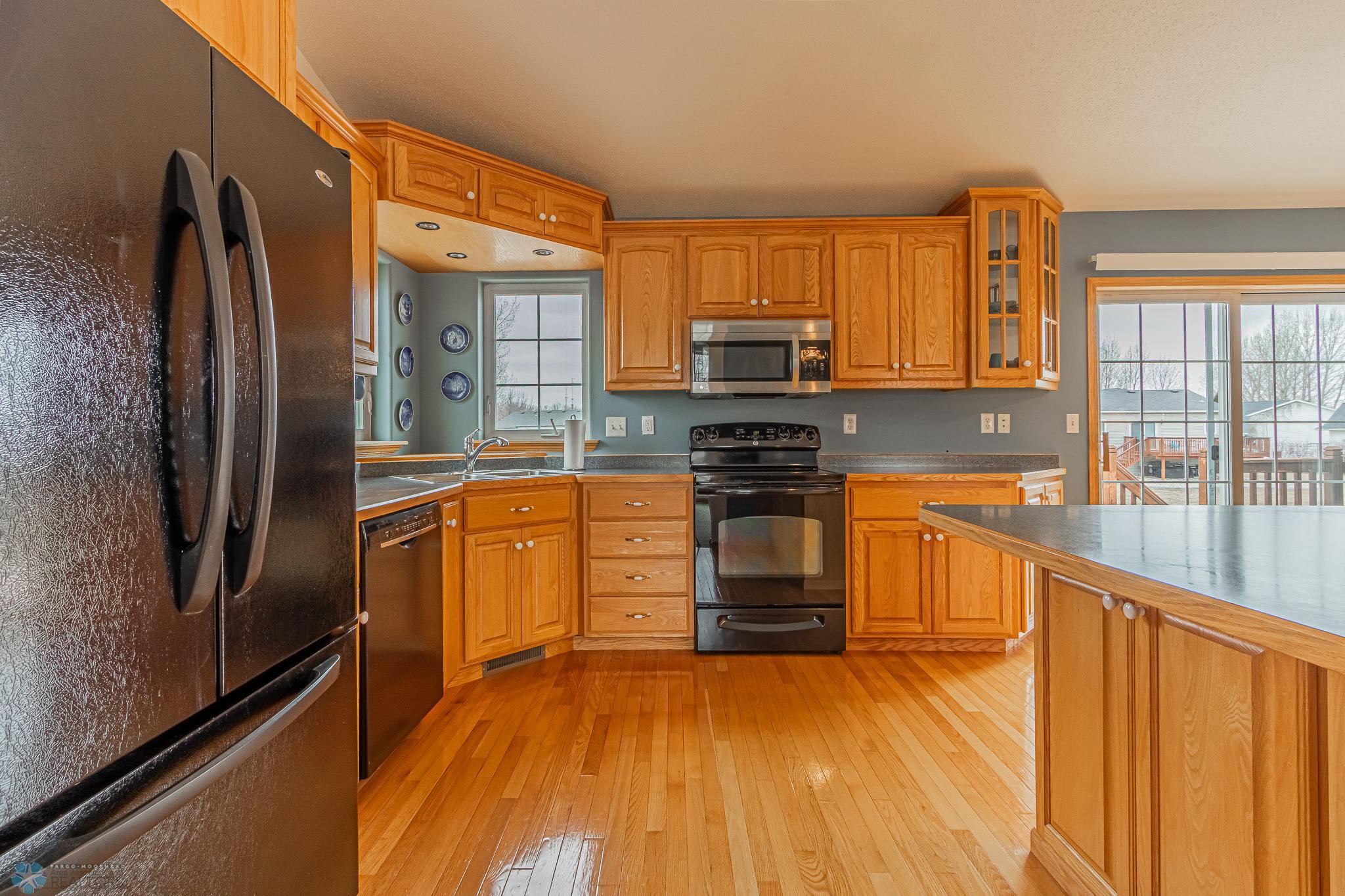 985 32nd St S, Moorhead, MN 56560-05.jpg