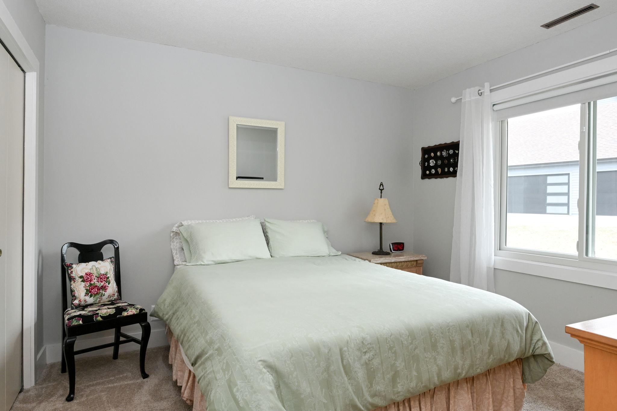 29-web-or-mls-14605 43rd Ave N 029Full.jpg
