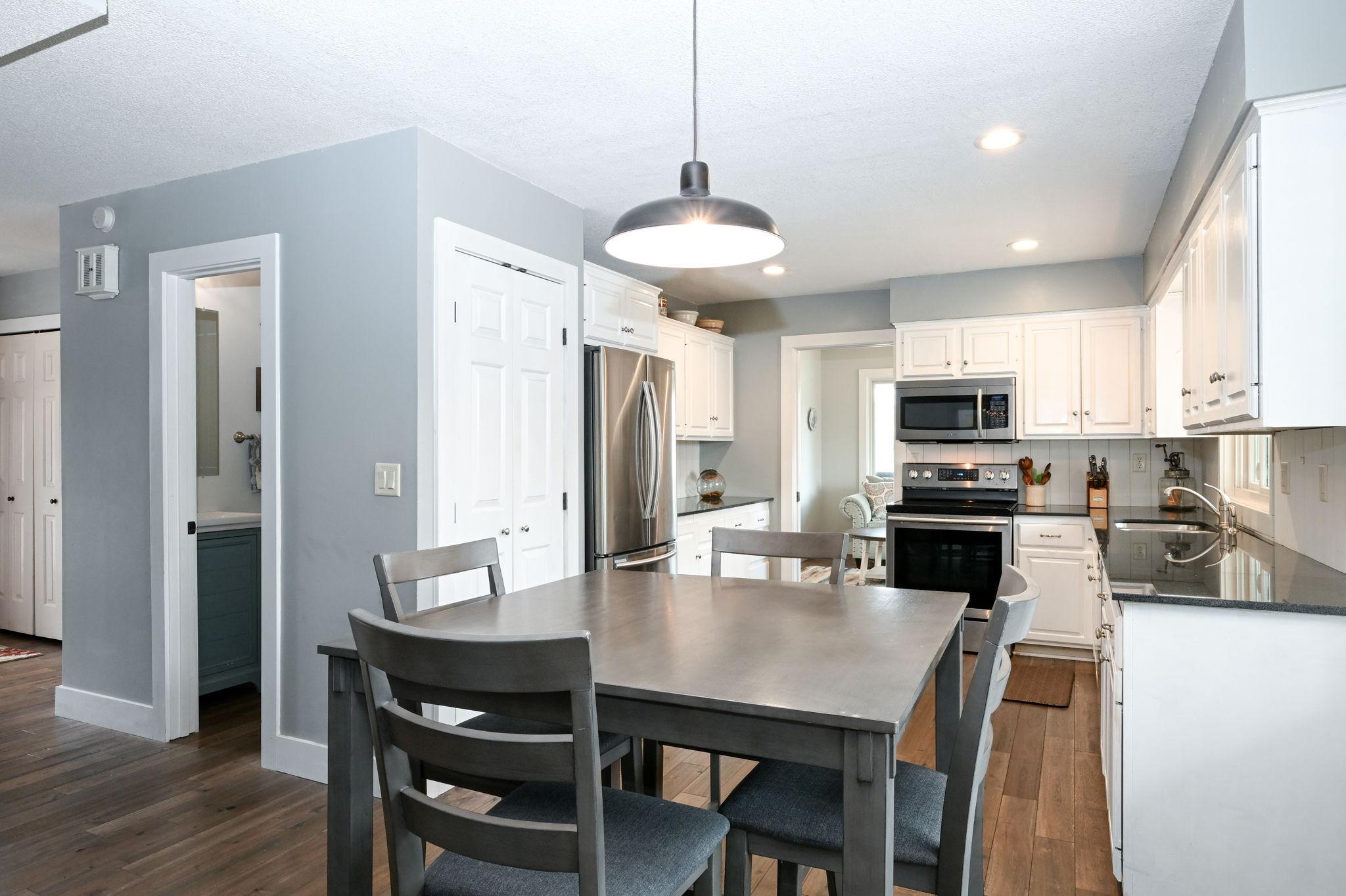 10-web-or-mls-14605 43rd Ave N 010Full.jpg