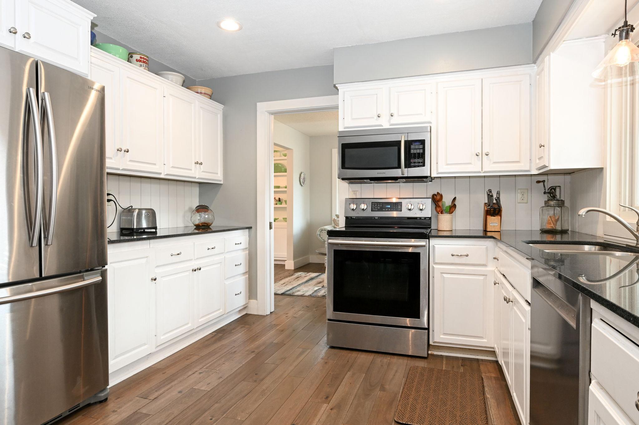 12-web-or-mls-14605 43rd Ave N 012Full.jpg