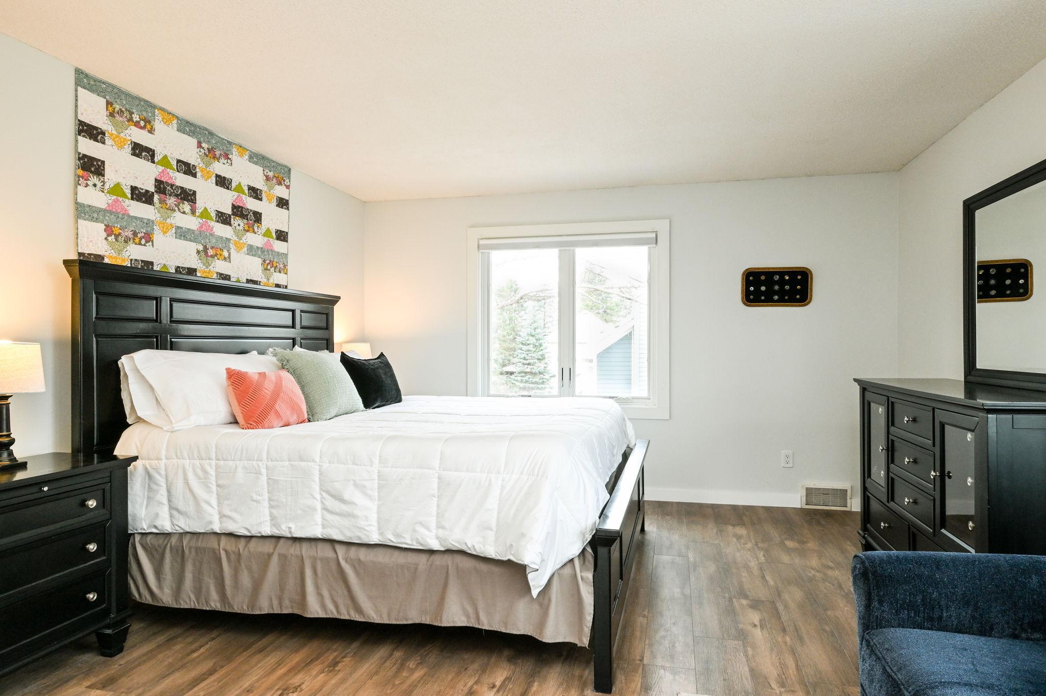 17-web-or-mls-14605 43rd Ave N 017Full.jpg
