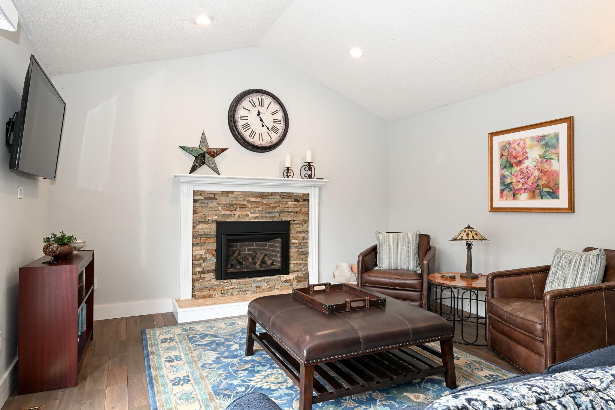 5-web-or-mls-14605 43rd Ave N 005Full.jpg