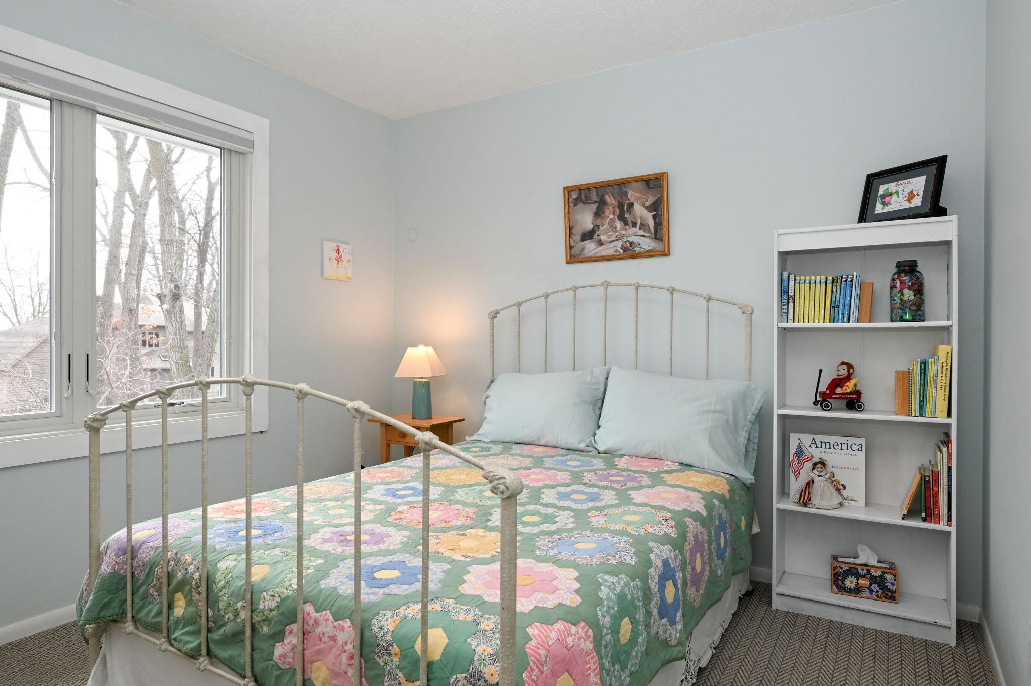 24-web-or-mls-14605 43rd Ave N 024Full.jpg