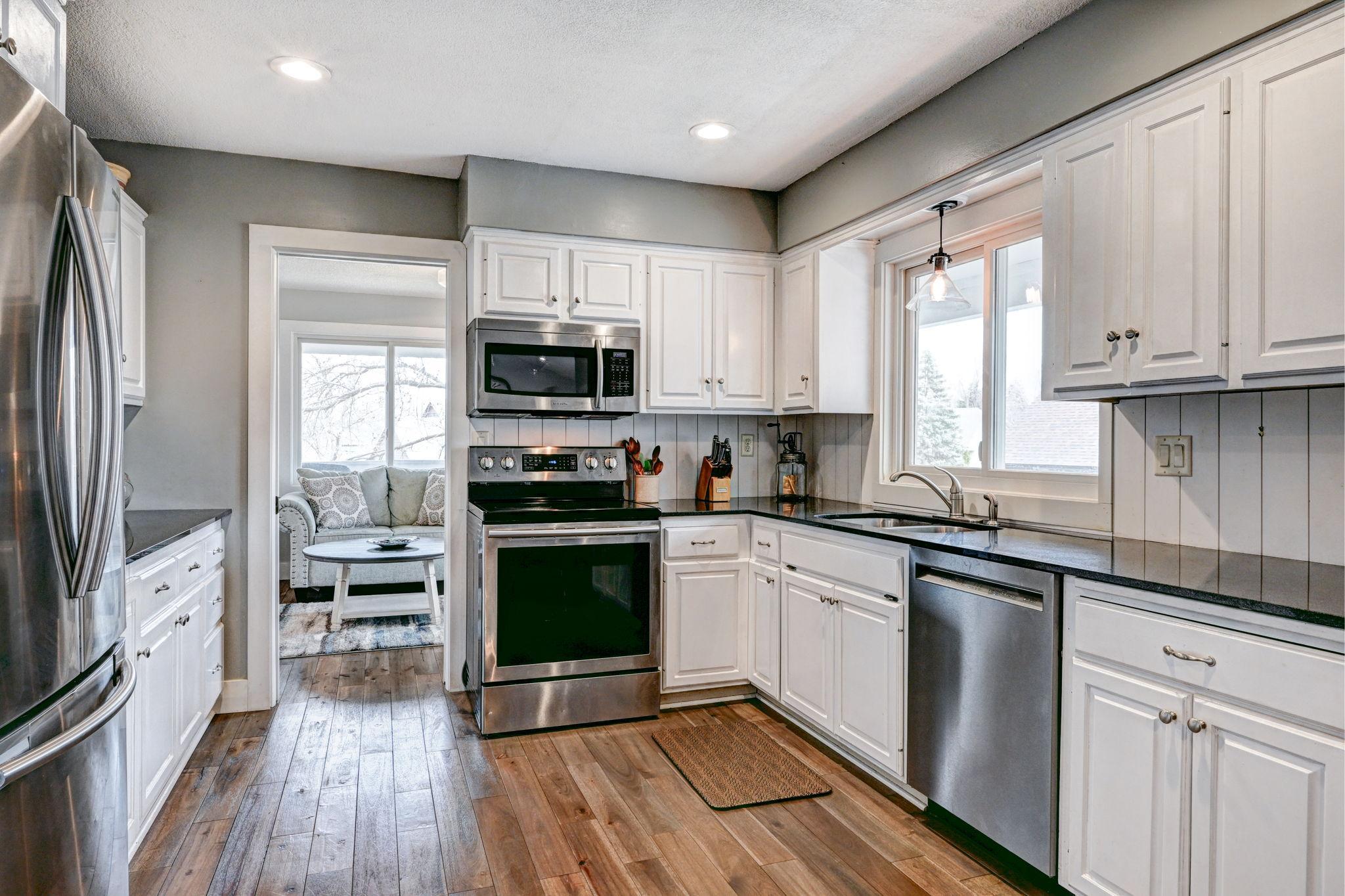 11-web-or-mls-14605 43rd Ave N 011Full.jpg