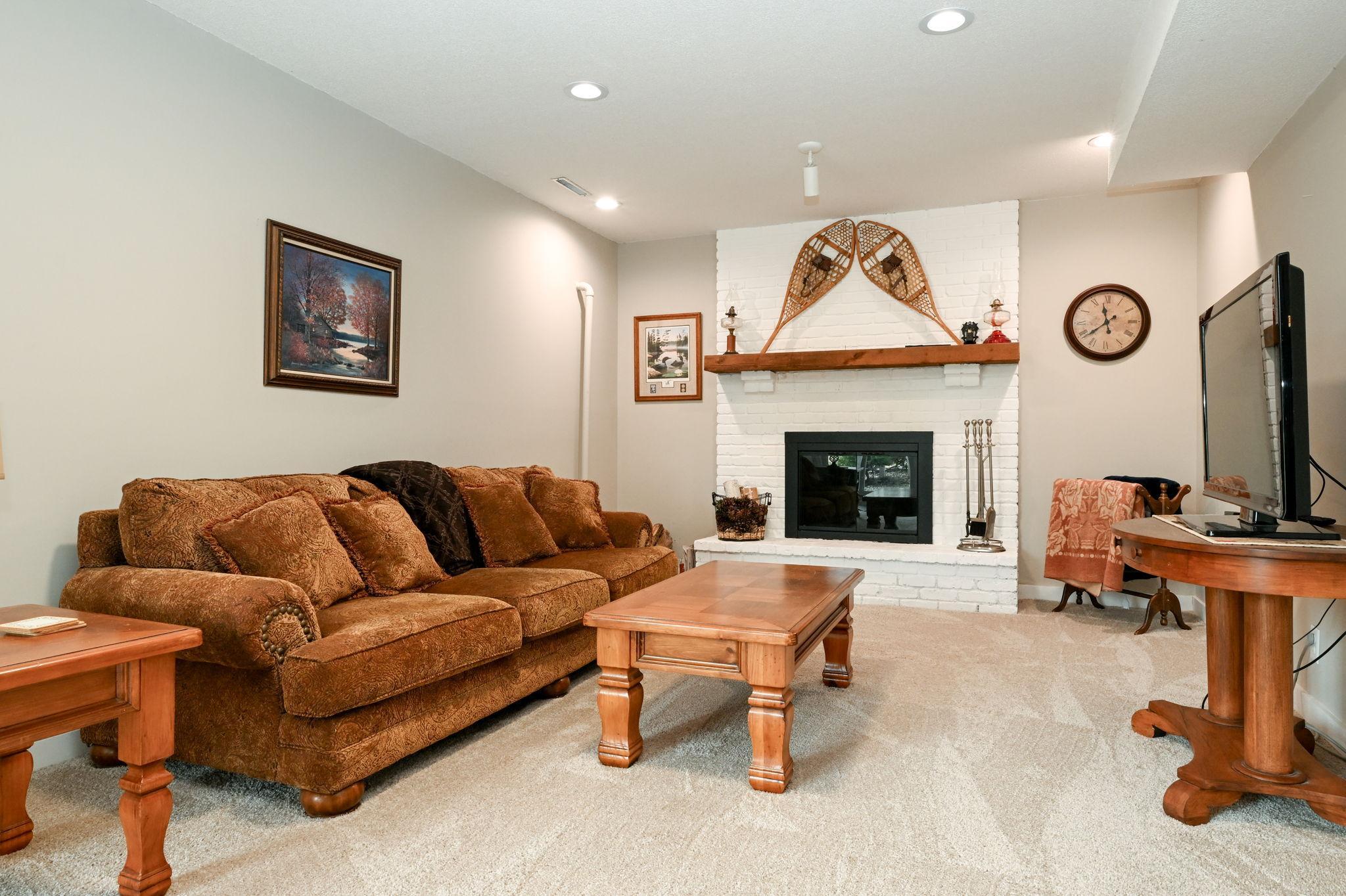 26-web-or-mls-14605 43rd Ave N 026Full.jpg