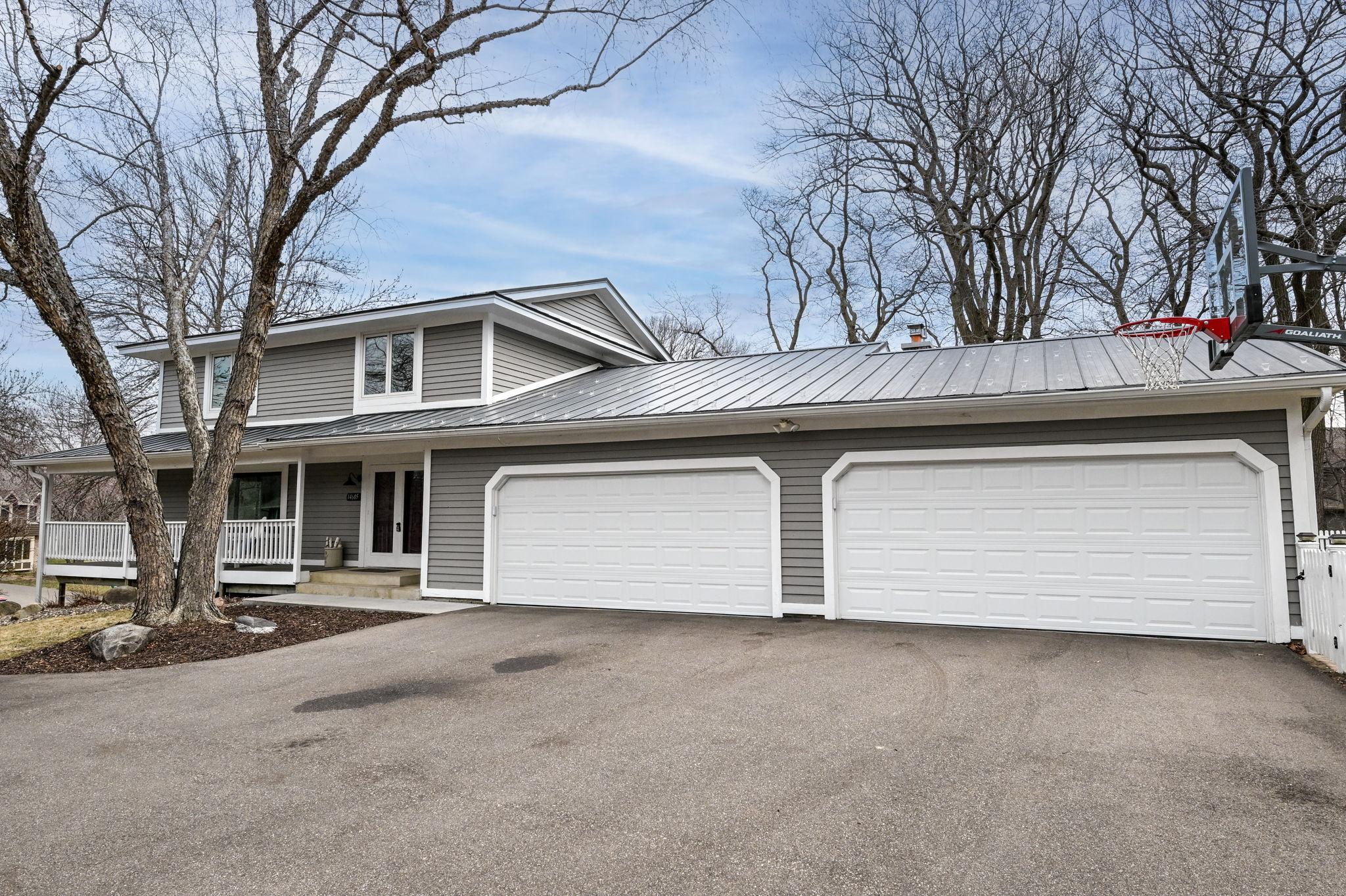 2-web-or-mls-14605 43rd Ave N 002Full.jpg
