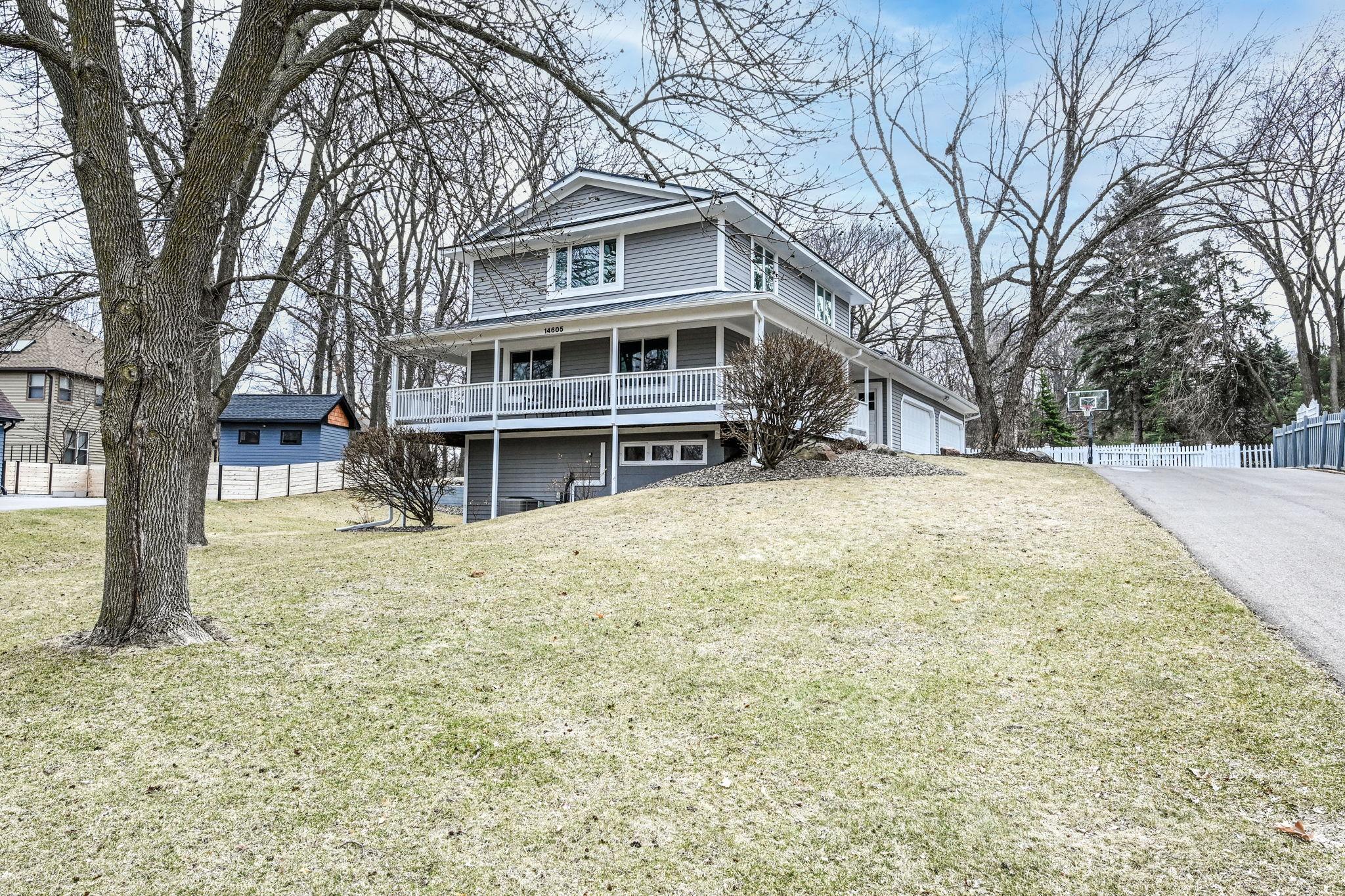 3-web-or-mls-14605 43rd Ave N 003Full.jpg