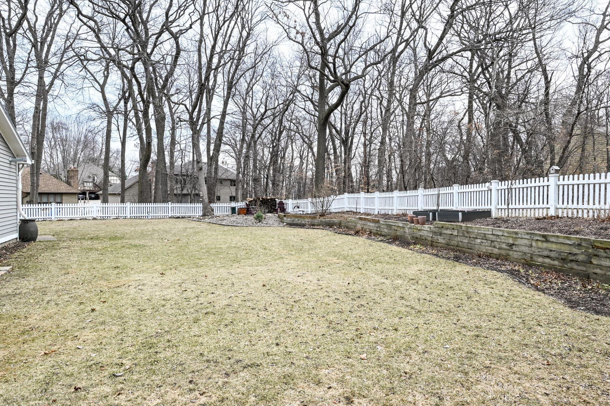 36-web-or-mls-14605 43rd Ave N 036Full.jpg