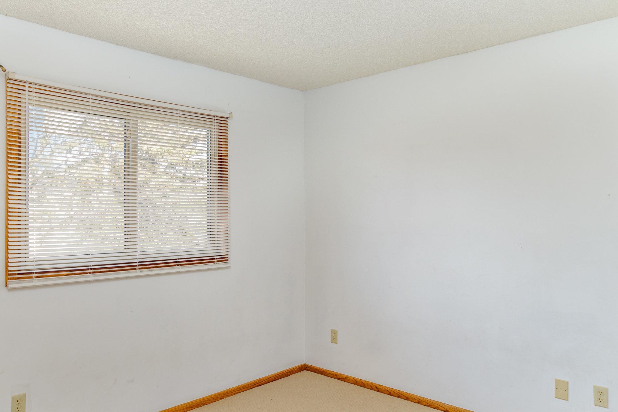 UL bedroom 2 pic 1