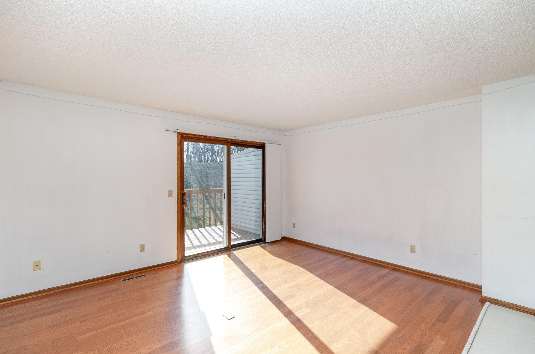 UL living room pic 1