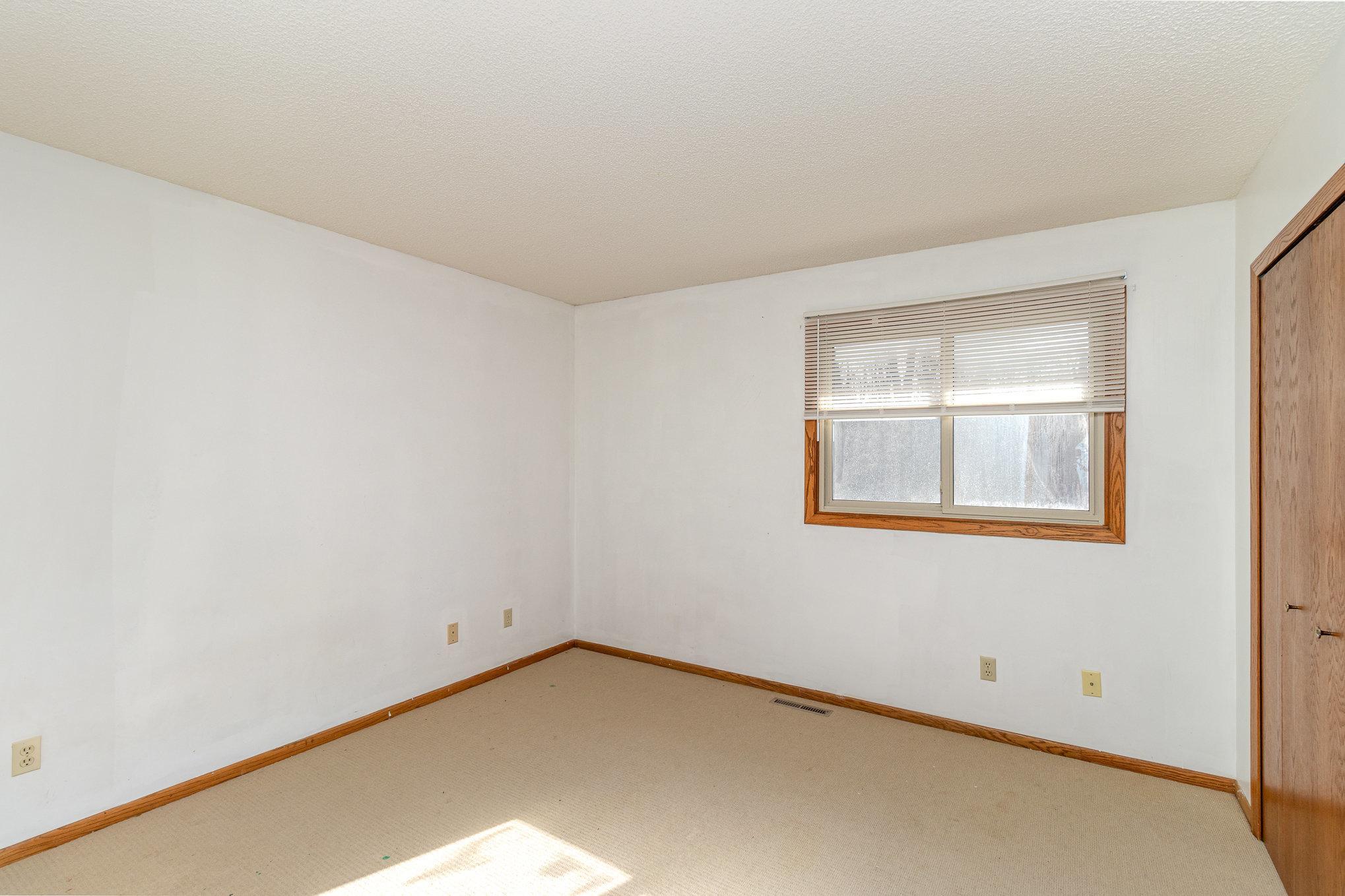 UL bedroom 1 pic 1