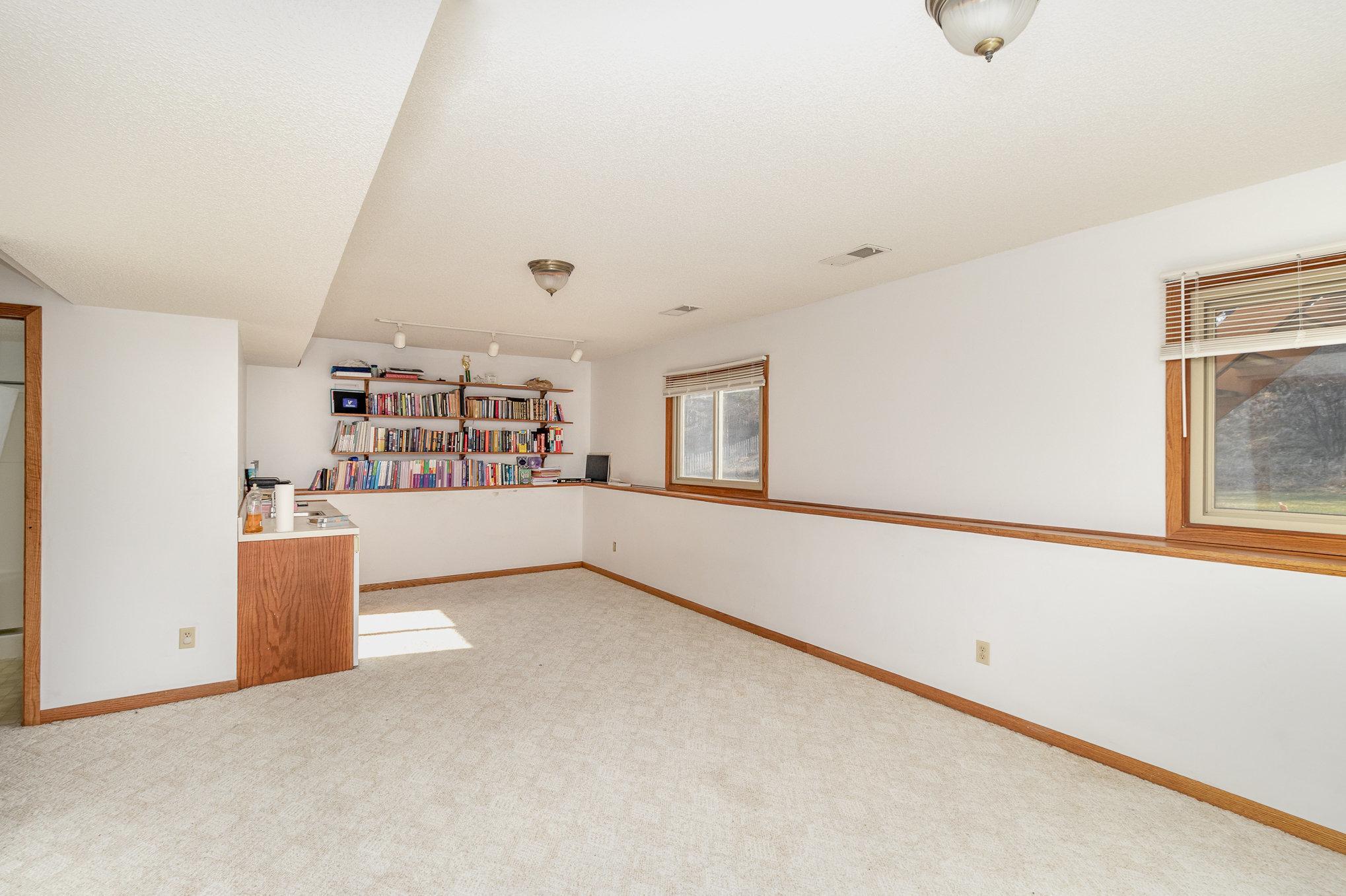 LL Family room pic 1