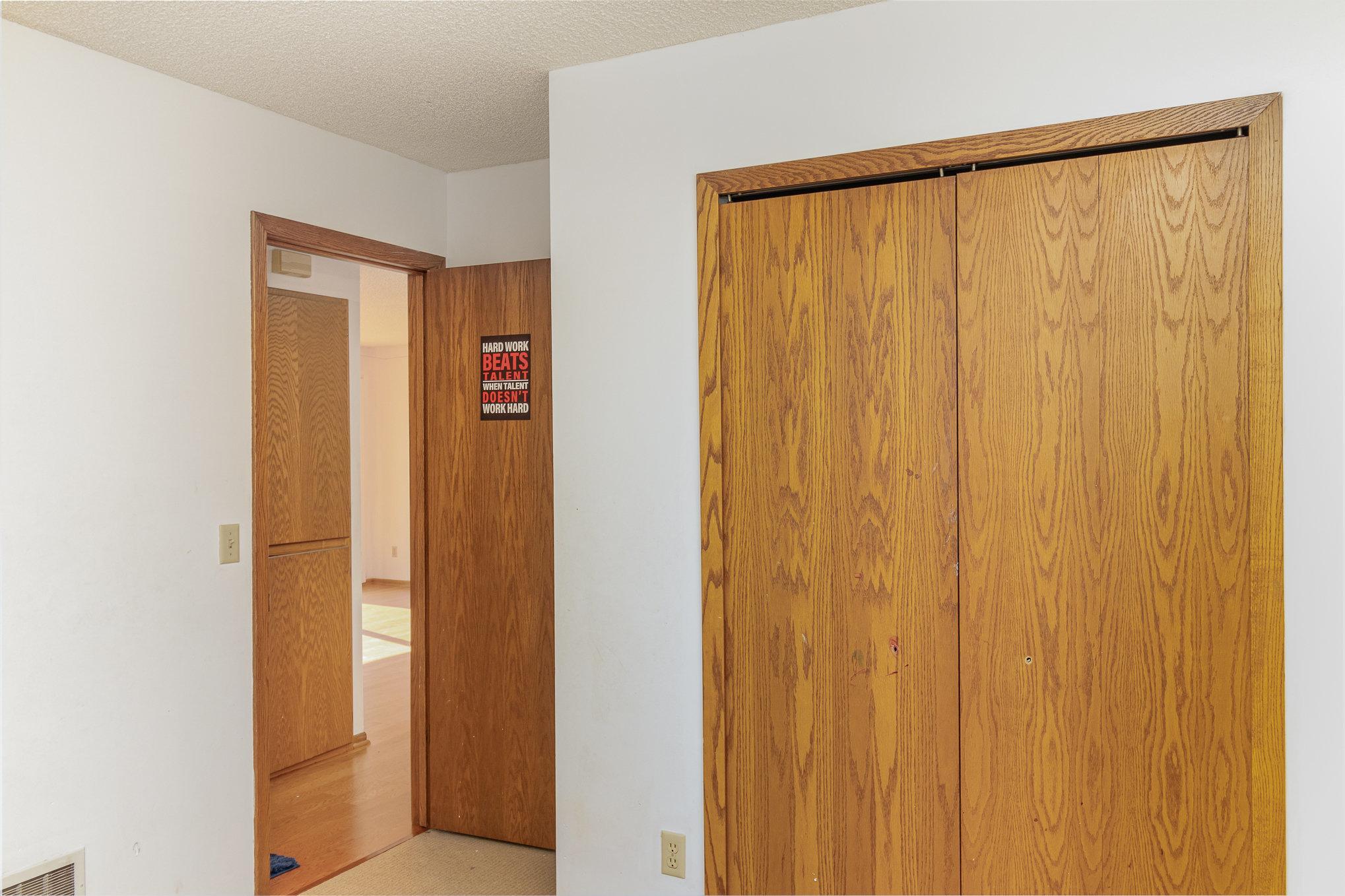 UL bedroom 2 pic 2