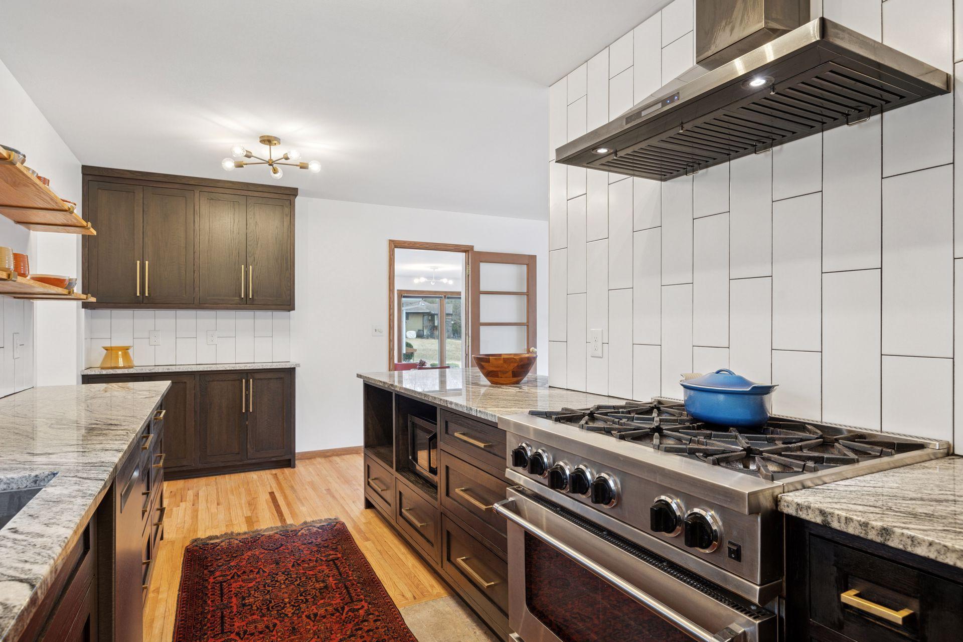 Semi-open kitchen with bar/buffet area