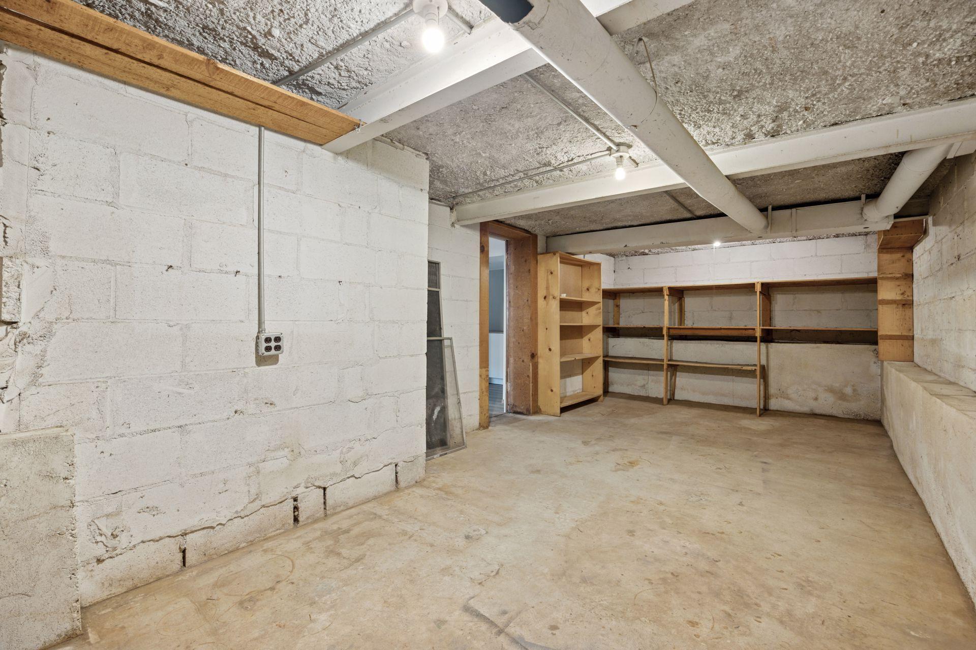 Lower level HUGE work room / storage space