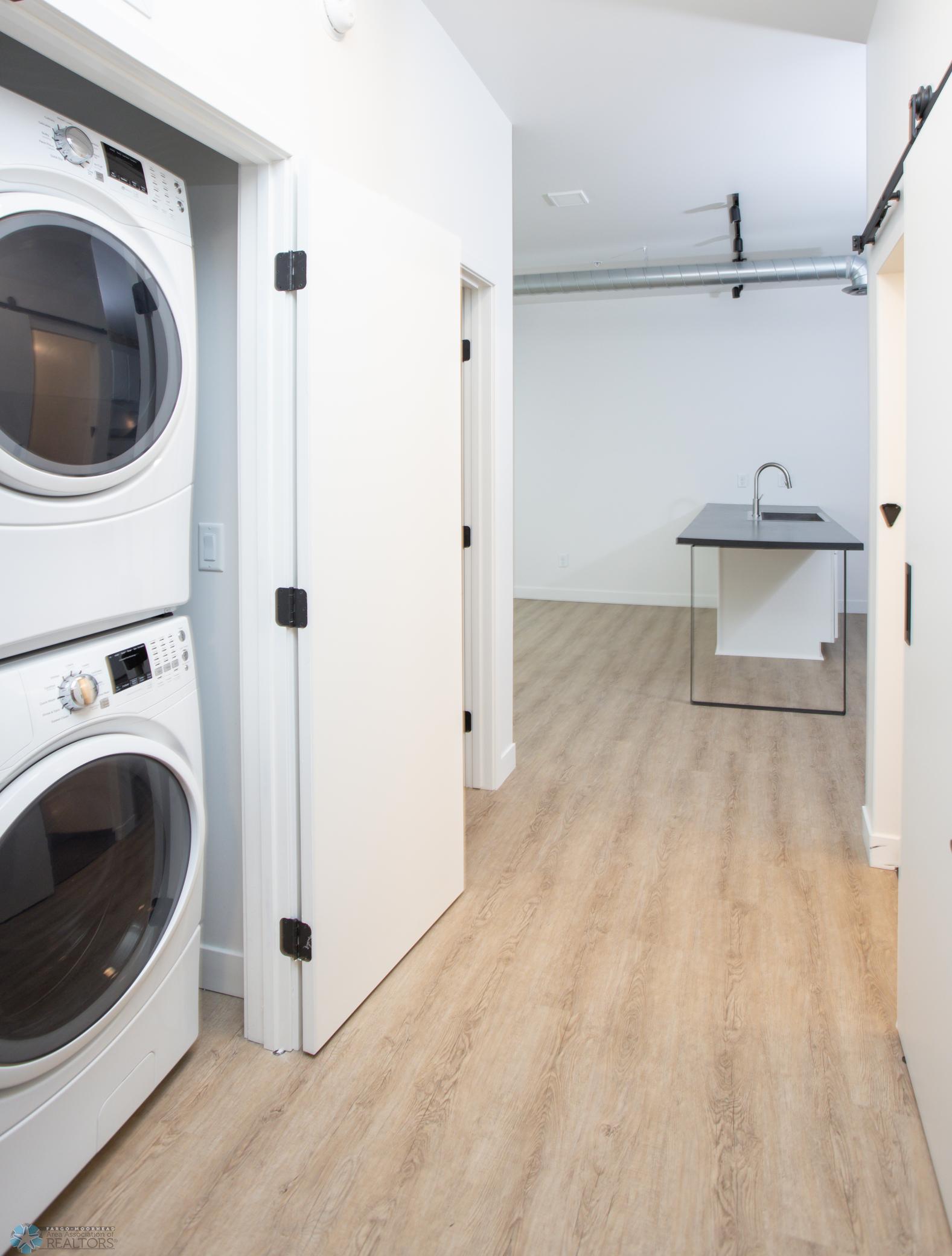 Kitchen, in-unit Laundry