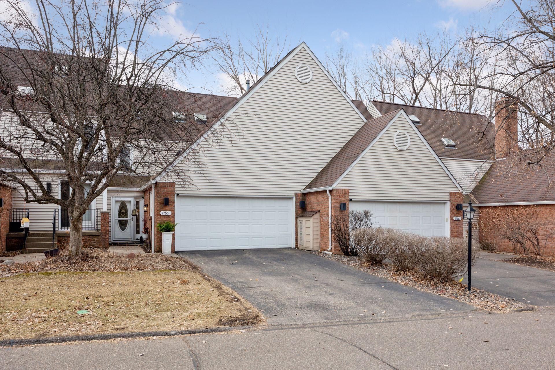 Welcome to 17651 Southridge Court, tucked into a queit cul-de-sac in Minnetonka.
Conveniently located off 101 and only a few minutes away from all your shopping needs, restaurants, Lake Minnetonka and and walking paths.